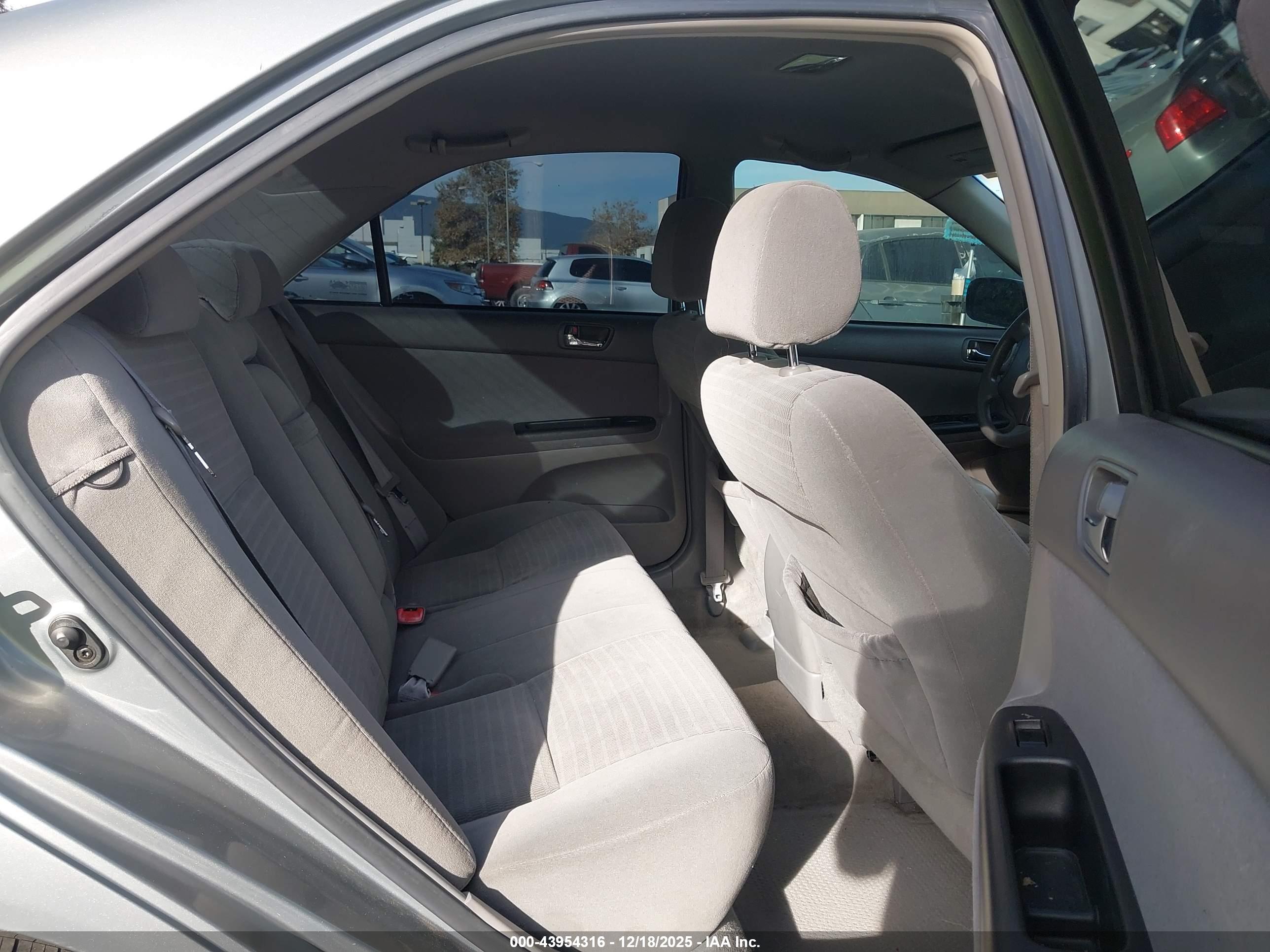 TOYOTA CAMRY image 8