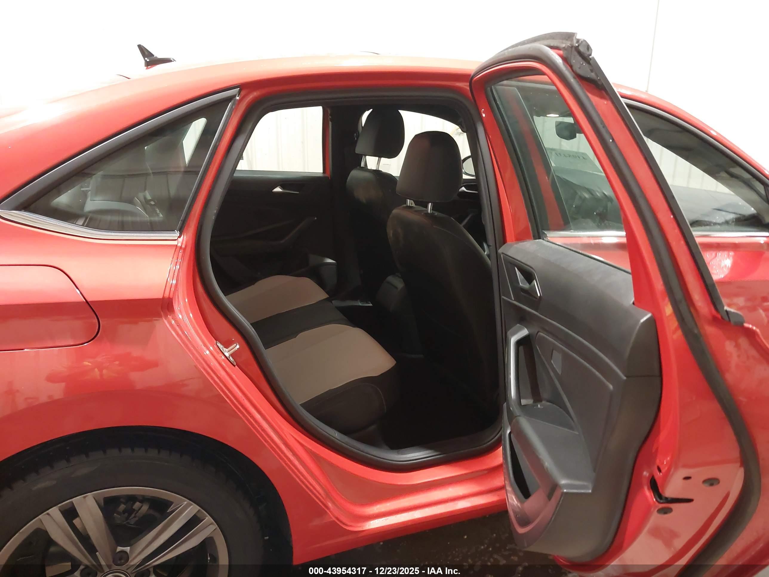 VOLKSWAGEN JETTA image 8