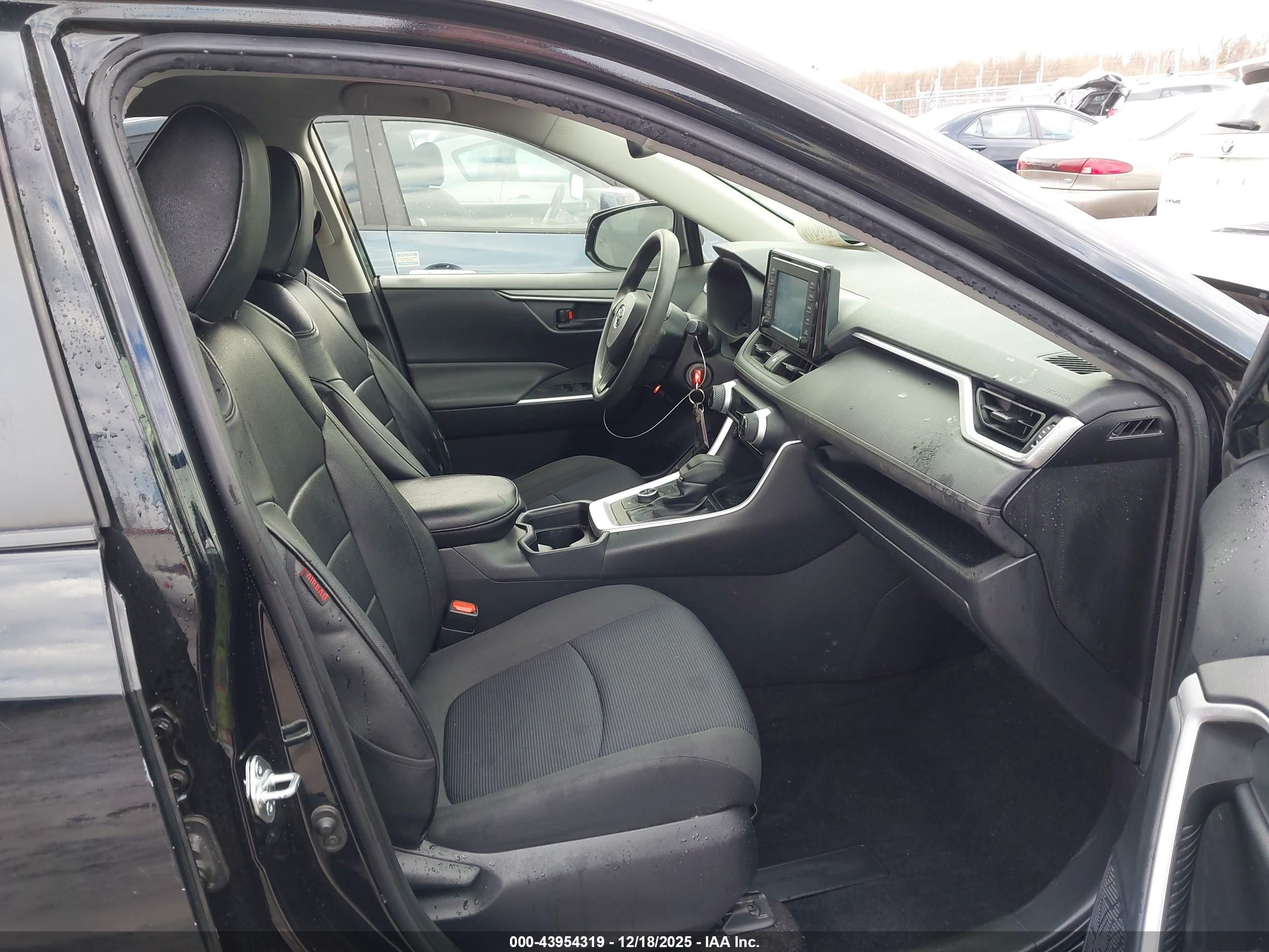 TOYOTA RAV4 image 5