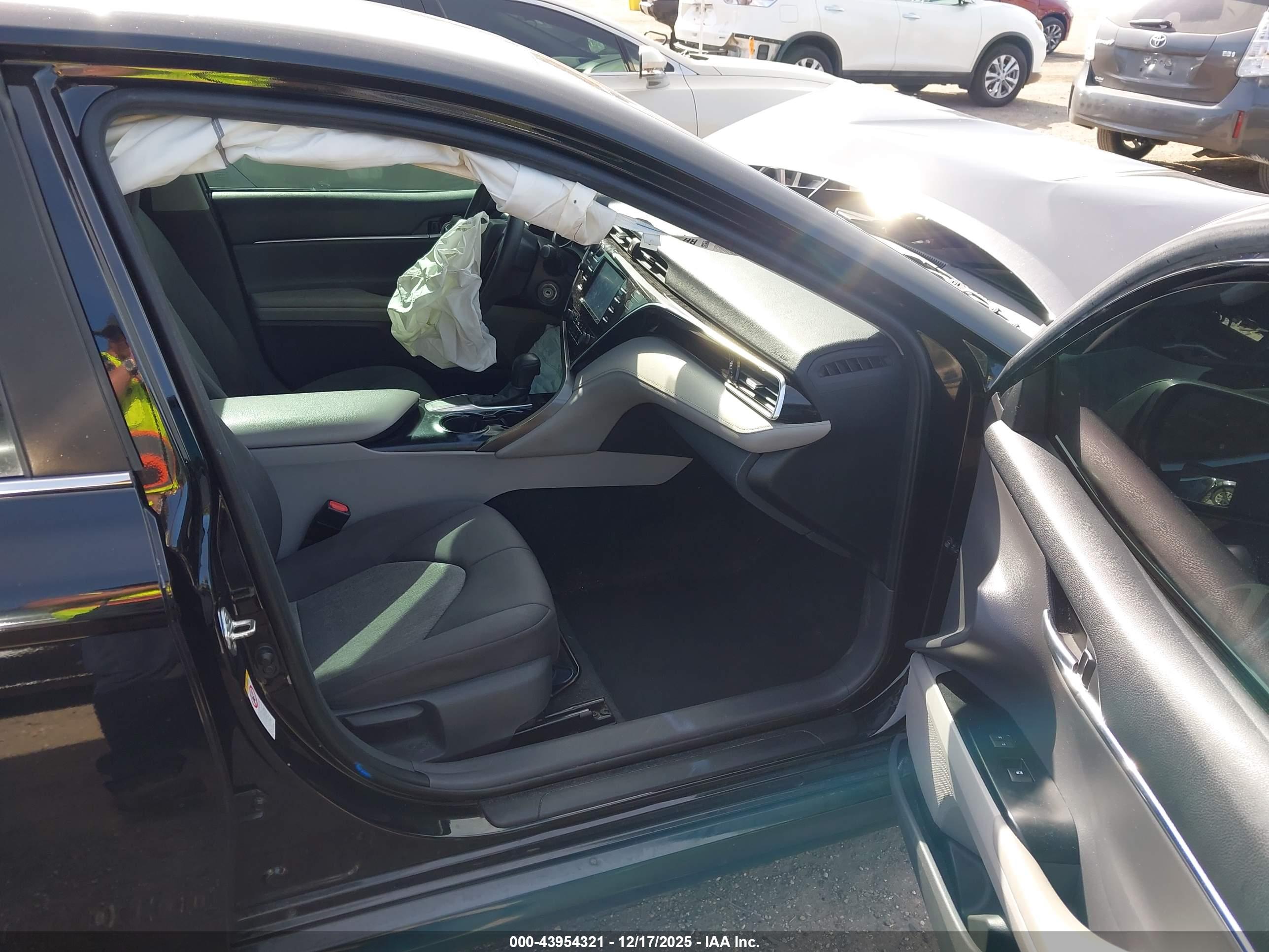 TOYOTA CAMRY image 5