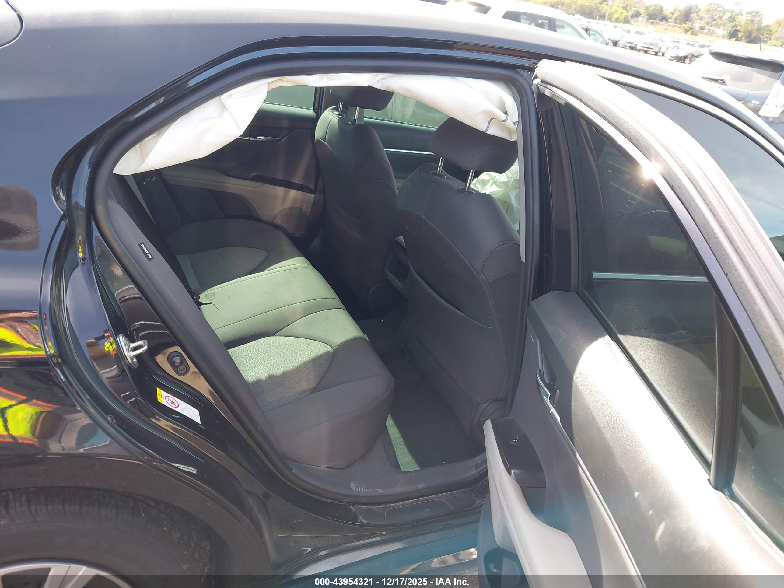 TOYOTA CAMRY image 8