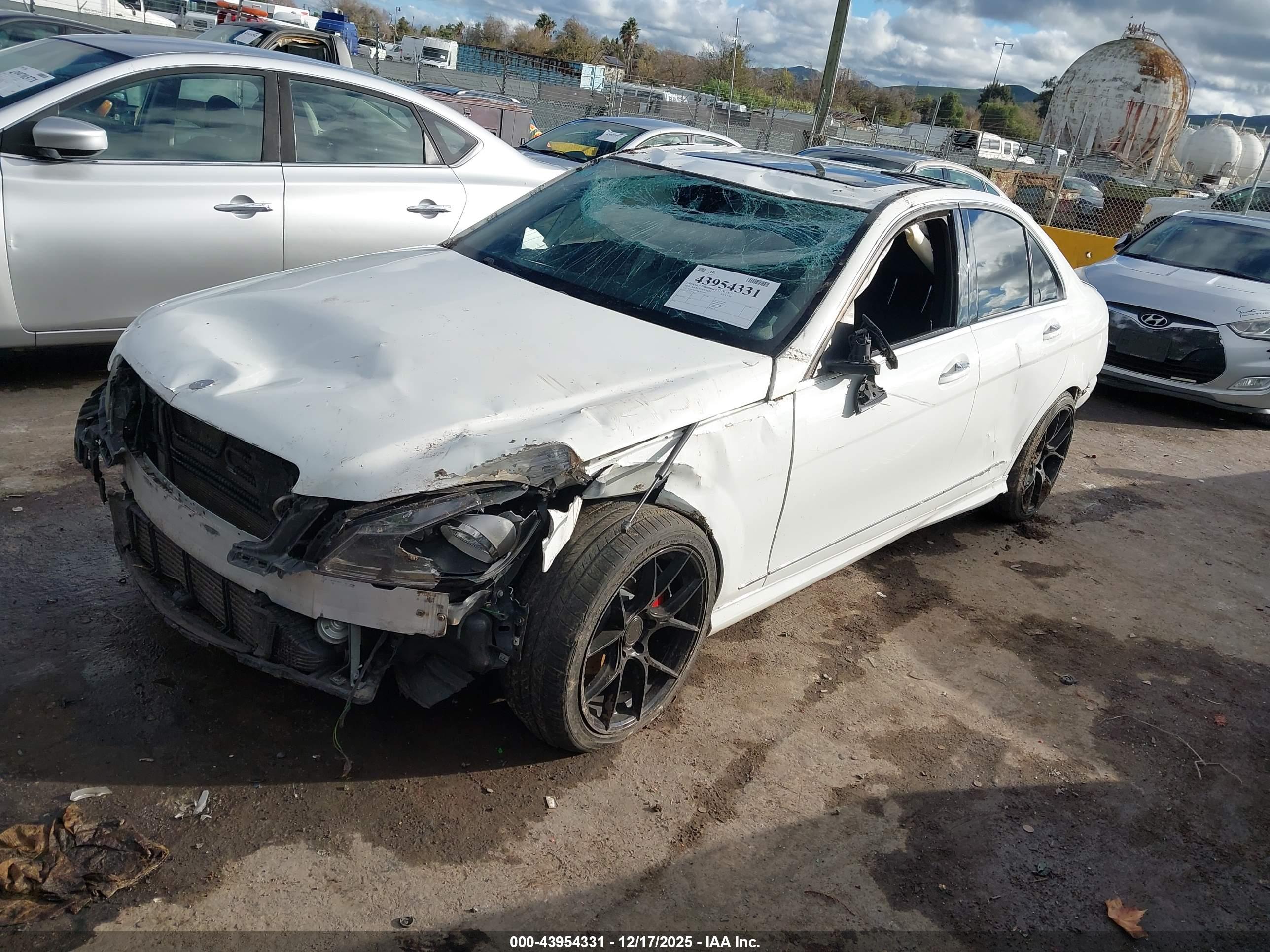 MERCEDES-BENZ C-CLASS image 2