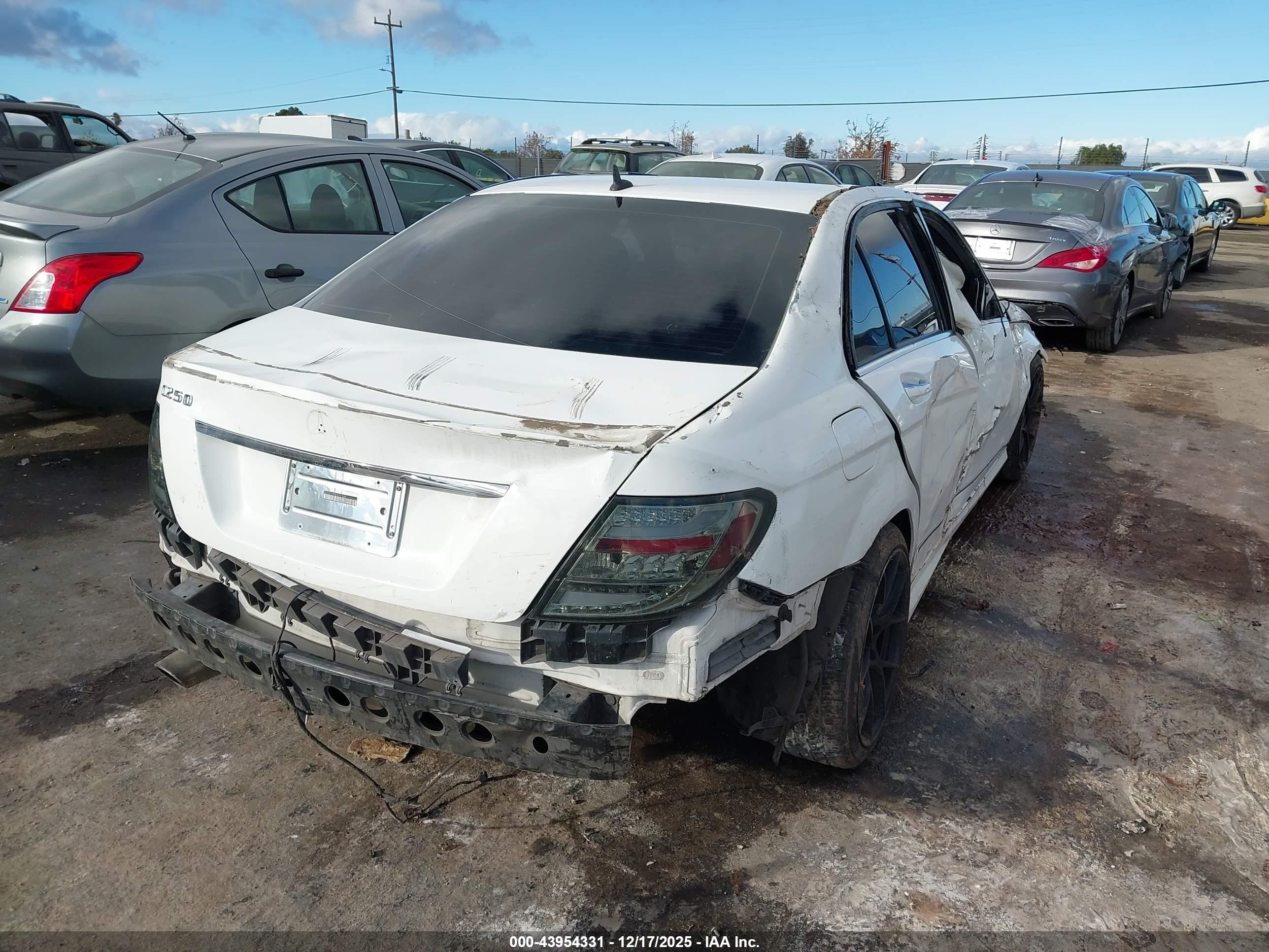 MERCEDES-BENZ C-CLASS image 4