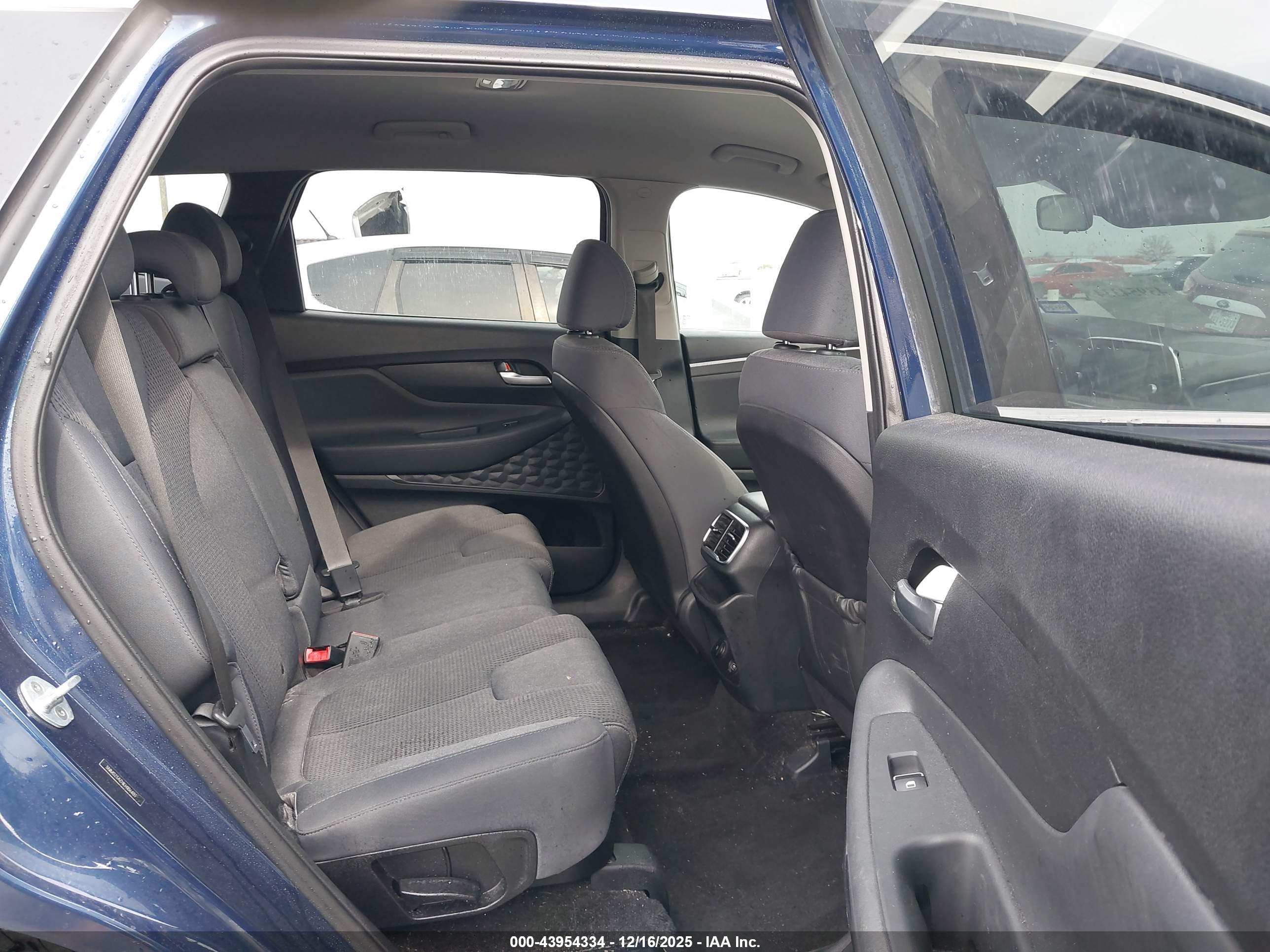 HYUNDAI SANTA image 8