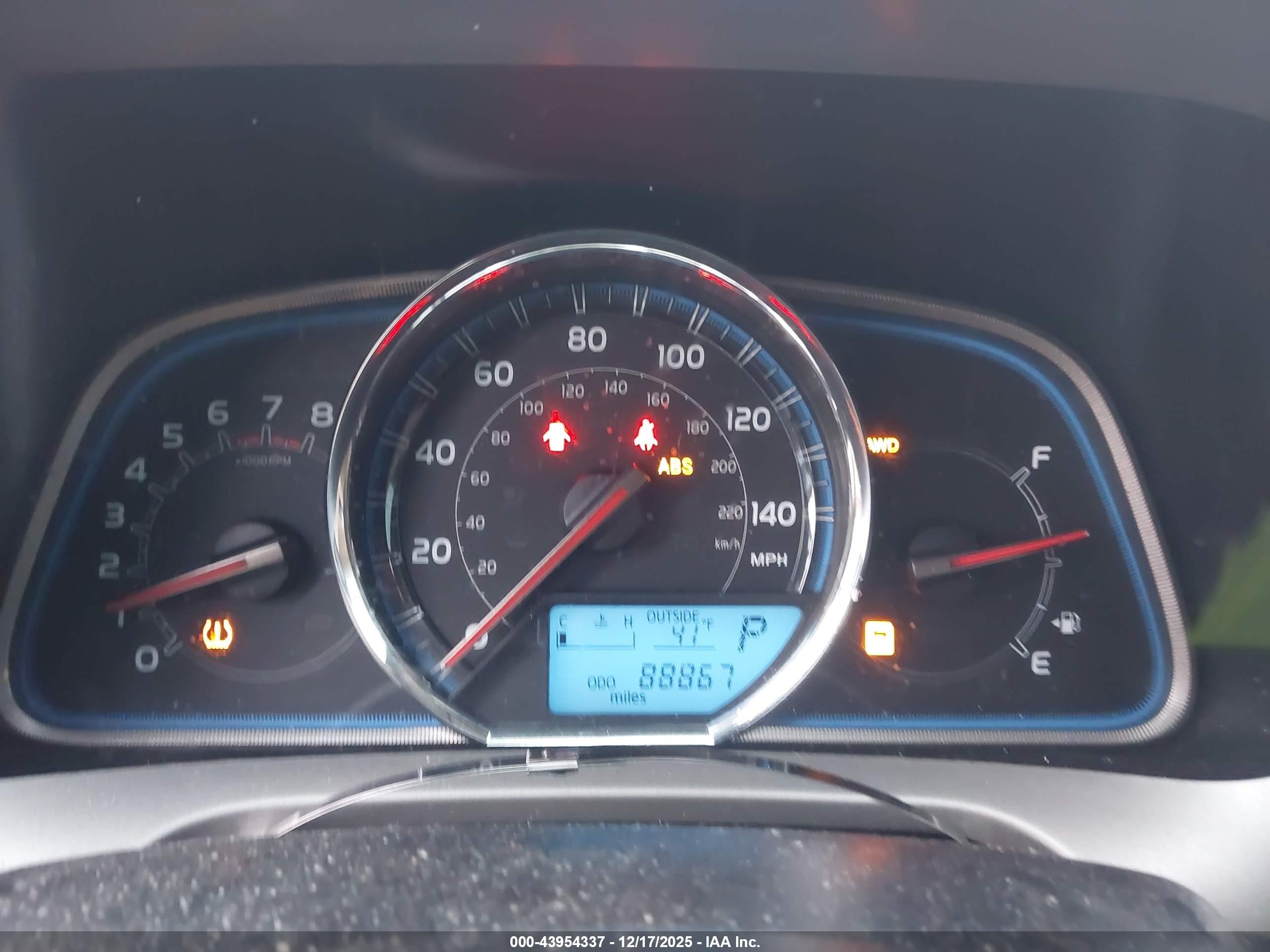 TOYOTA RAV4 image 7