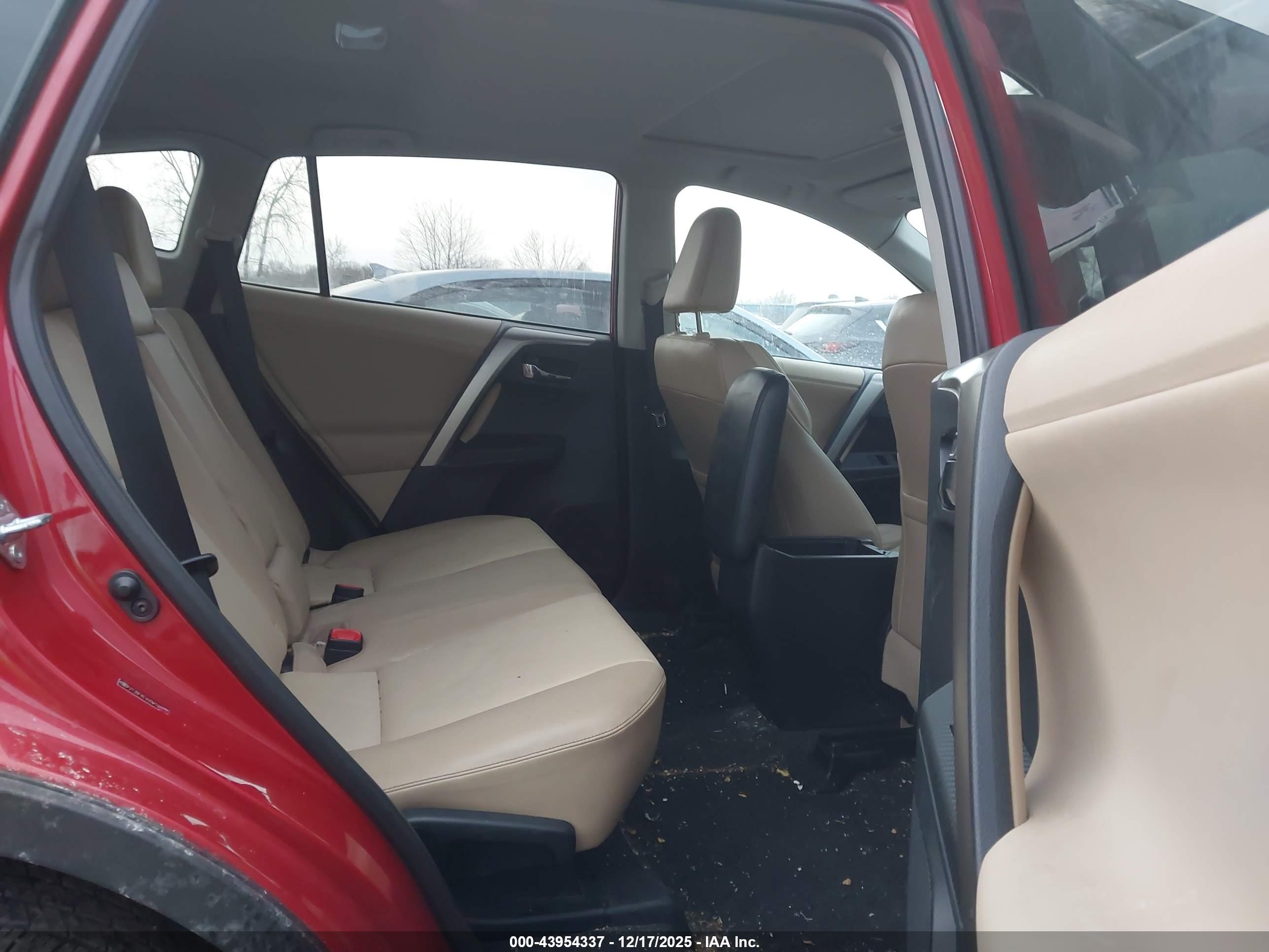 TOYOTA RAV4 image 8
