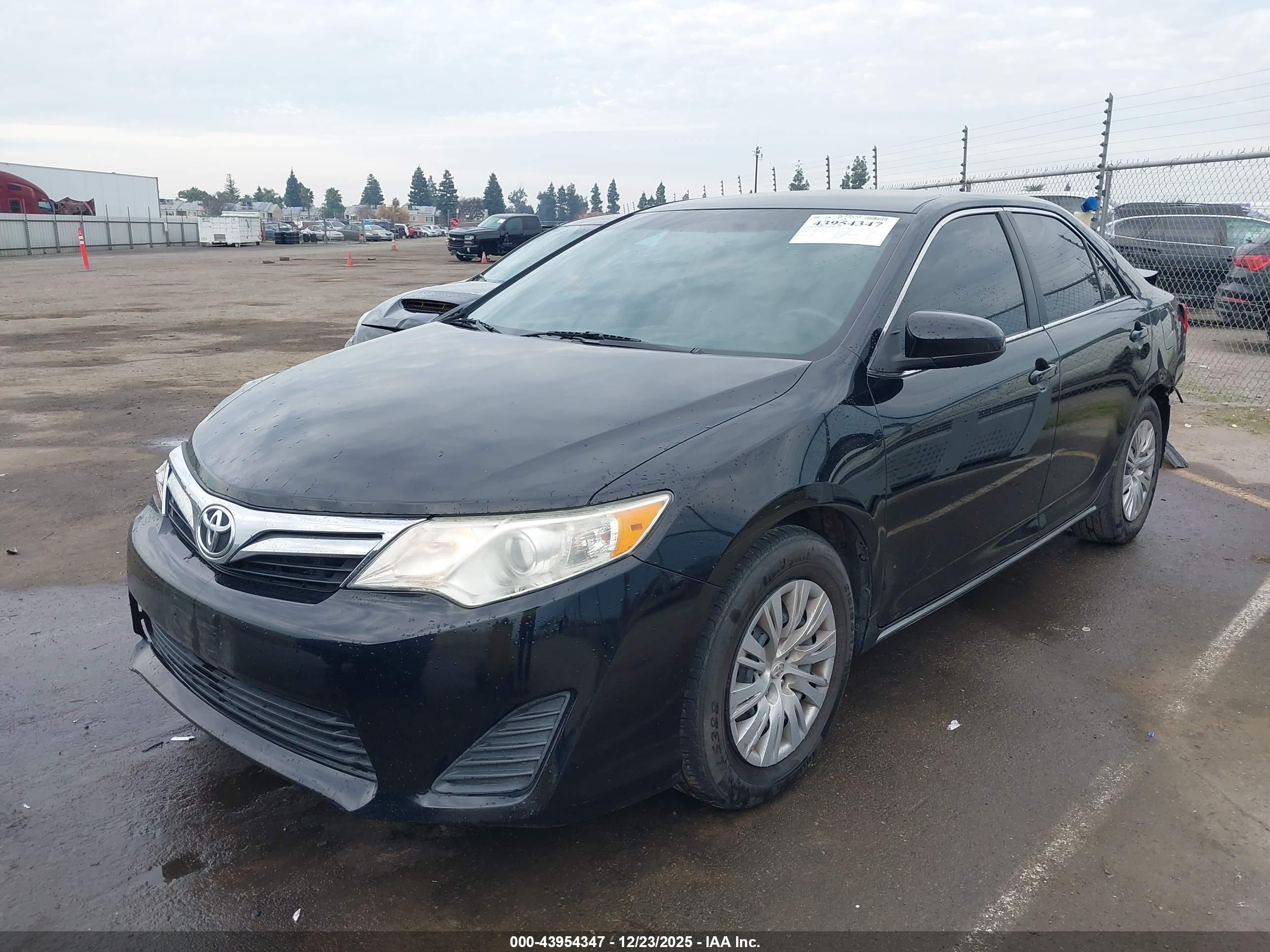 TOYOTA CAMRY image 2