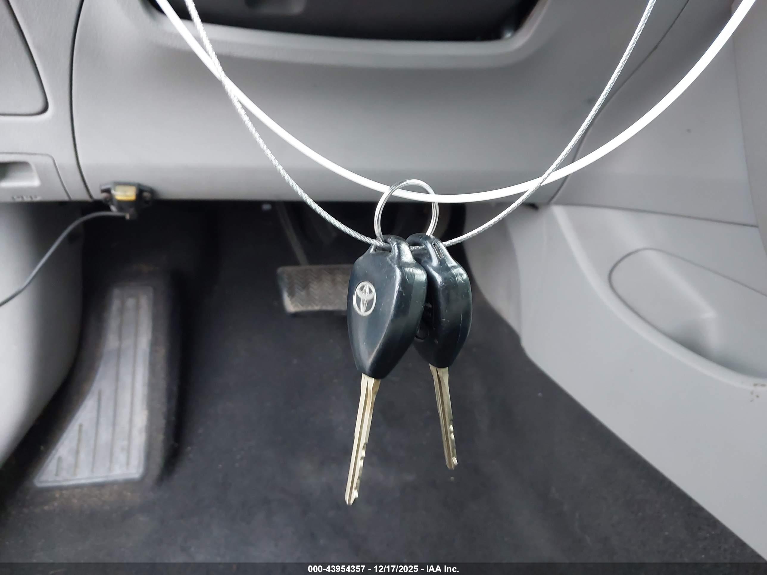 TOYOTA COROLLA image 11