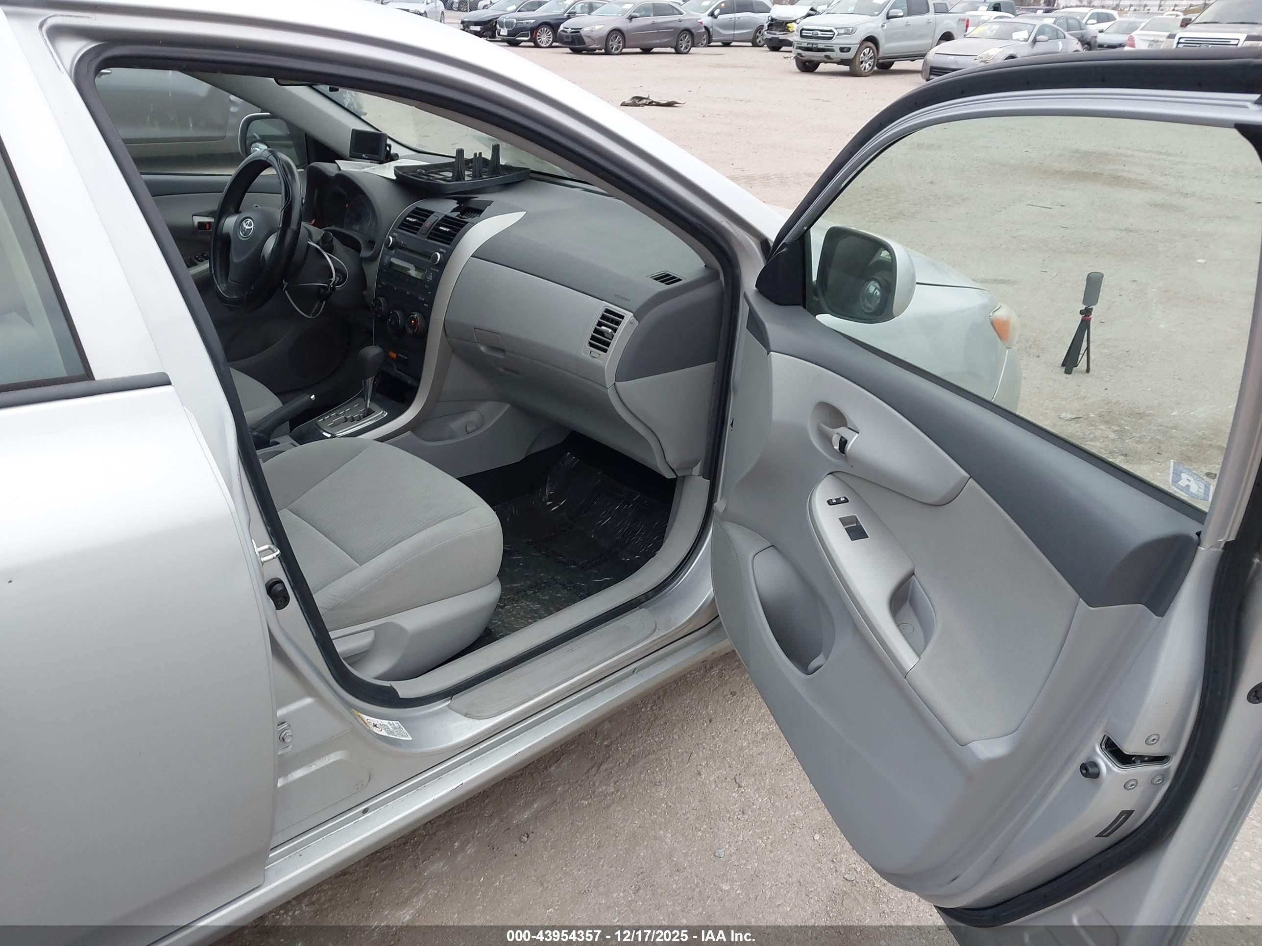 TOYOTA COROLLA image 5