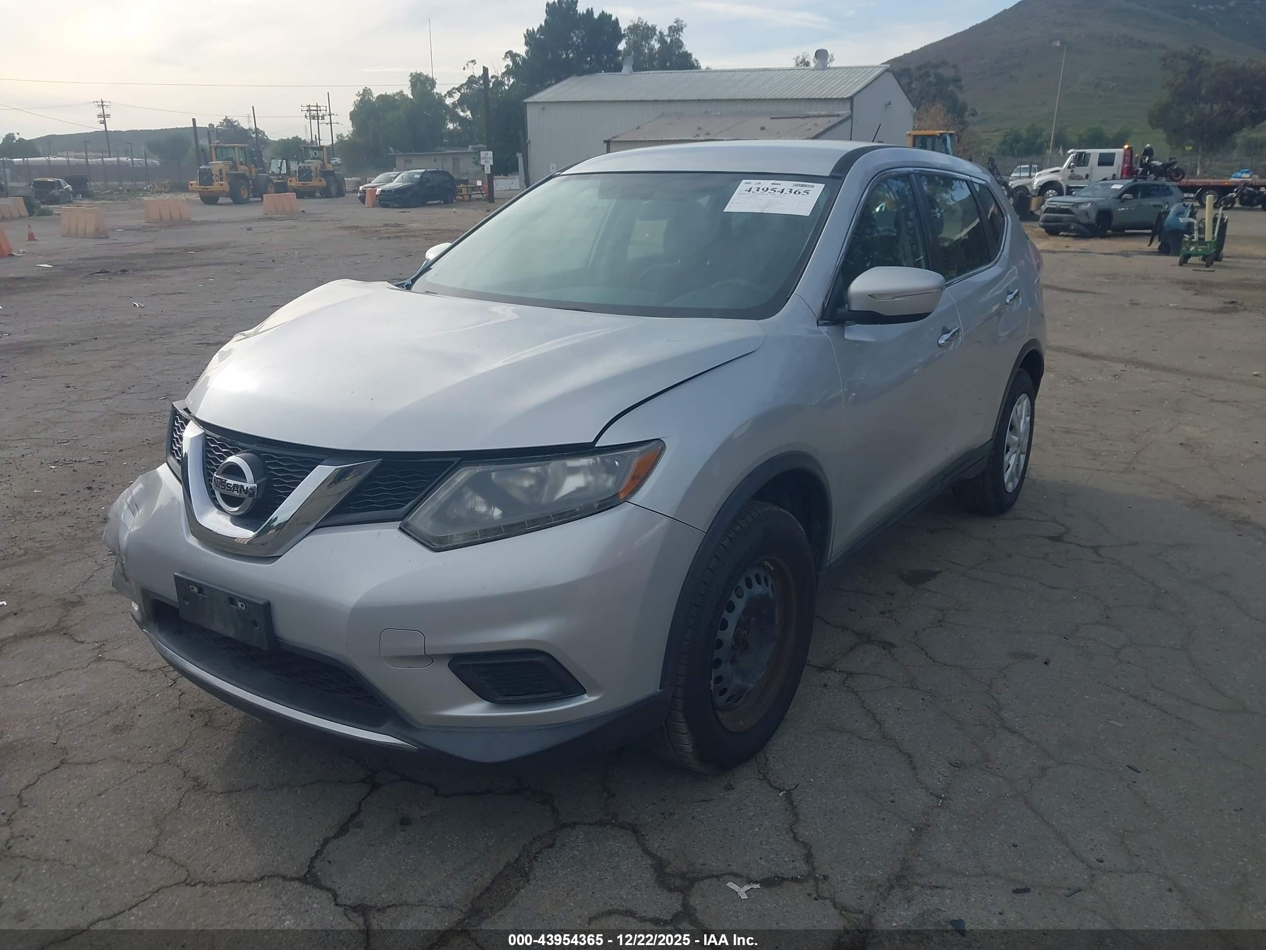 NISSAN ROGUE image 2