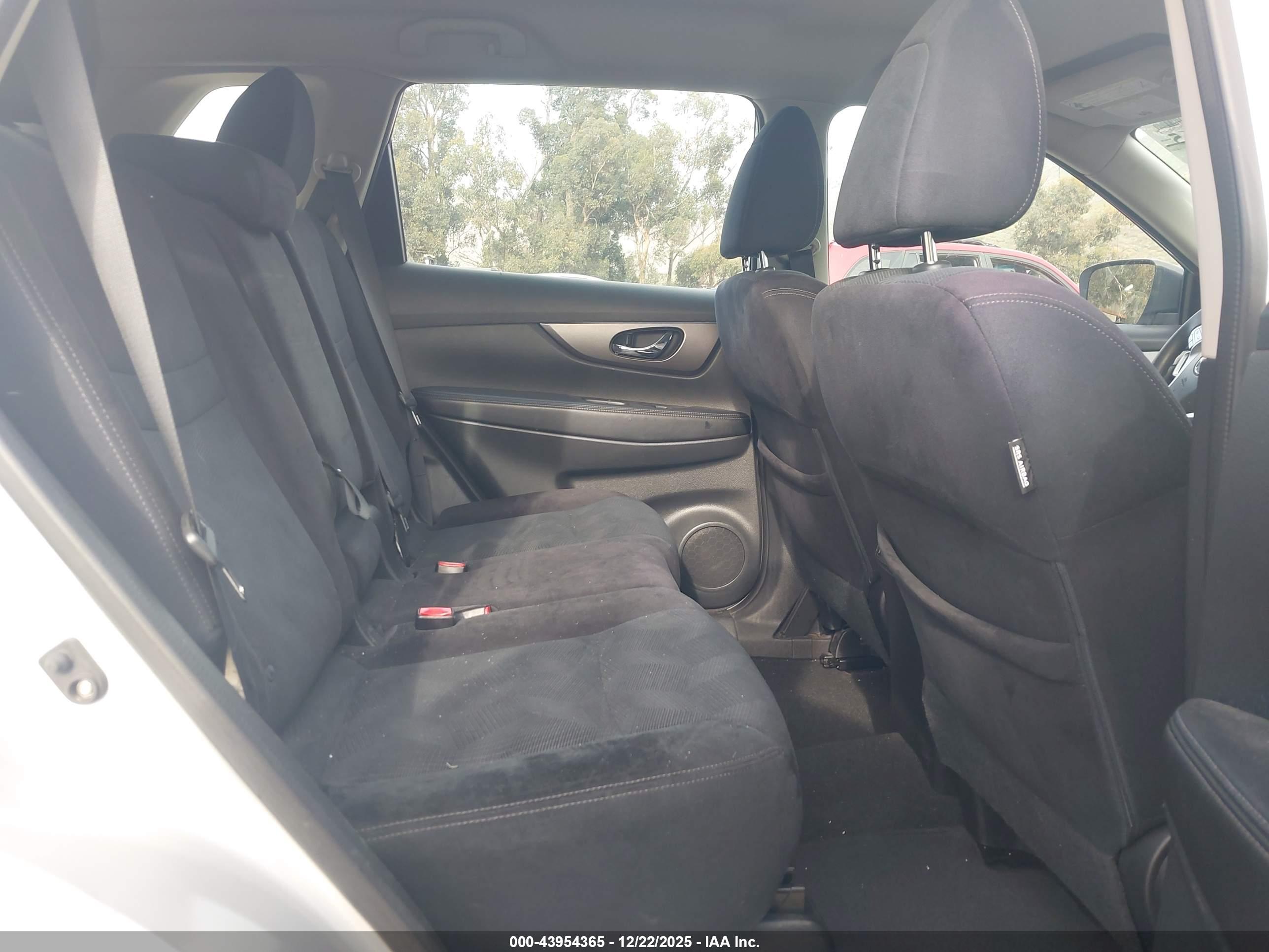 NISSAN ROGUE image 8
