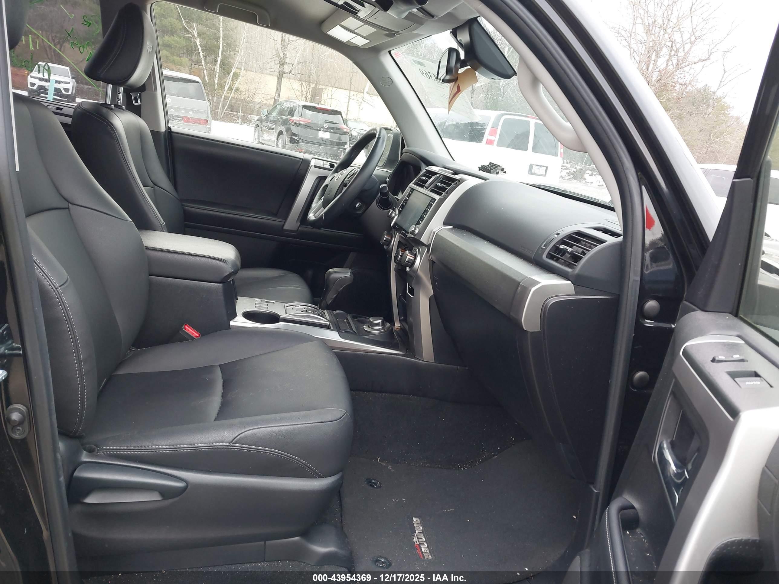 TOYOTA 4RUNNER image 5