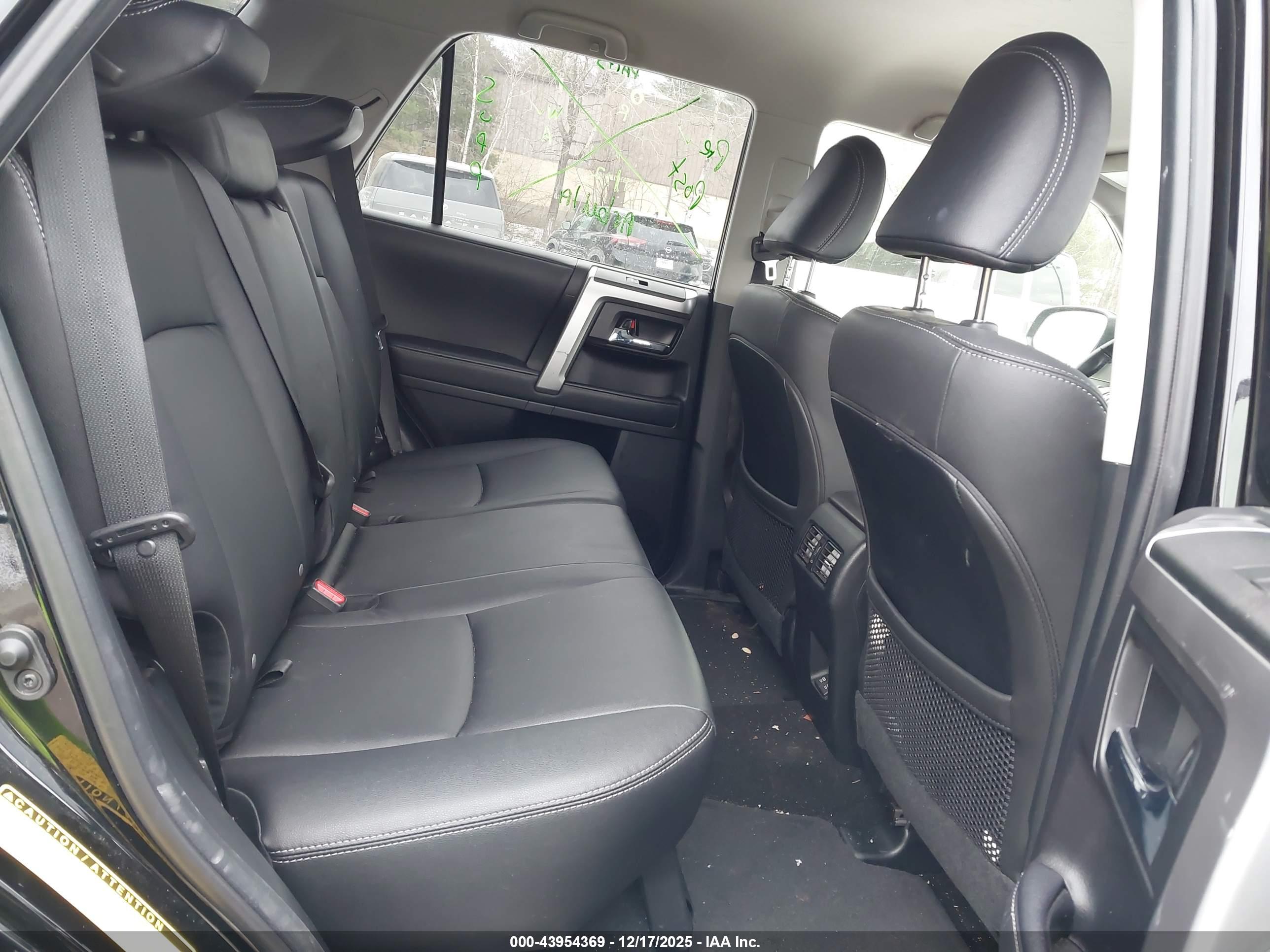 TOYOTA 4RUNNER image 8