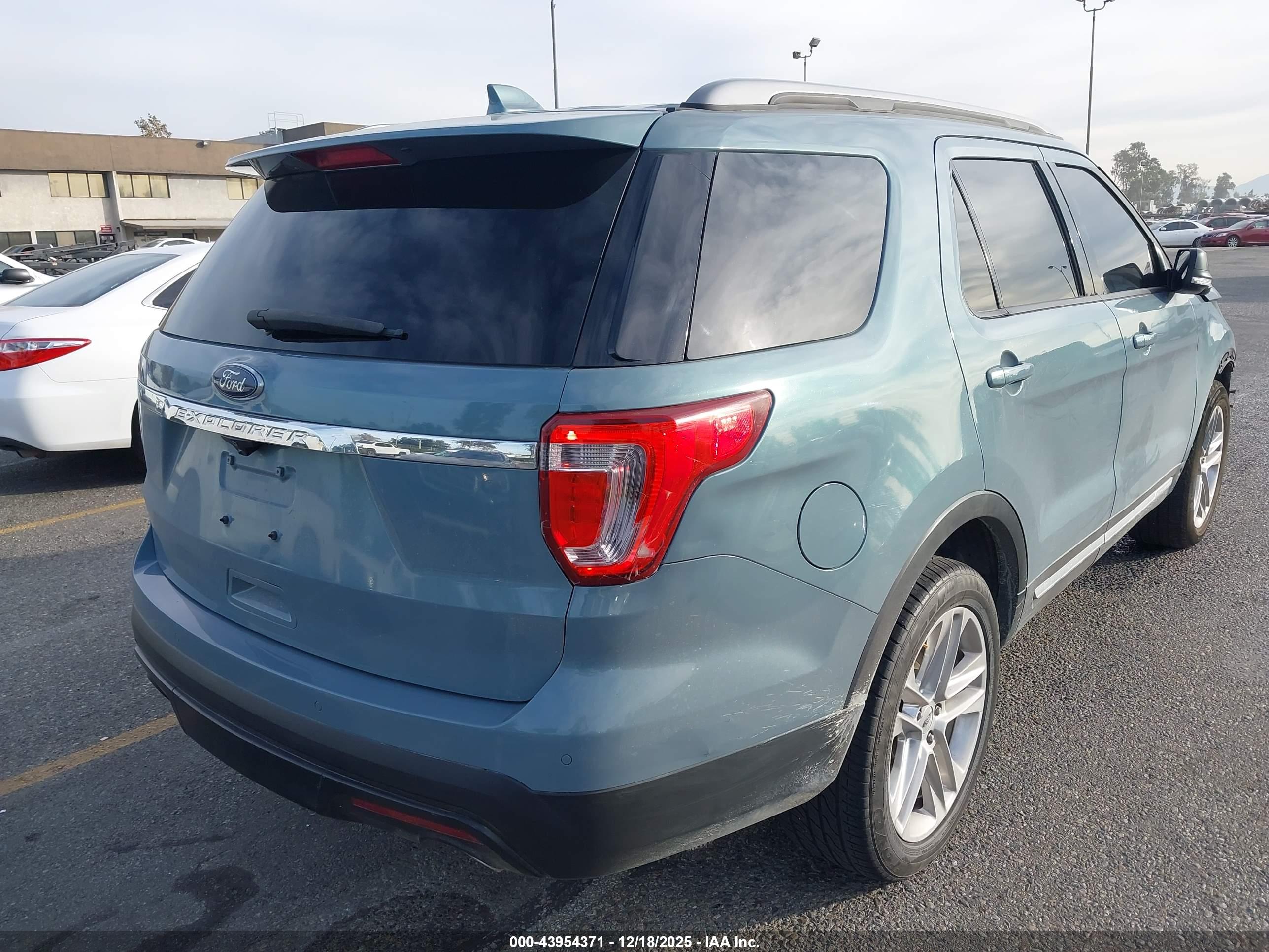 FORD EXPLORER image 4