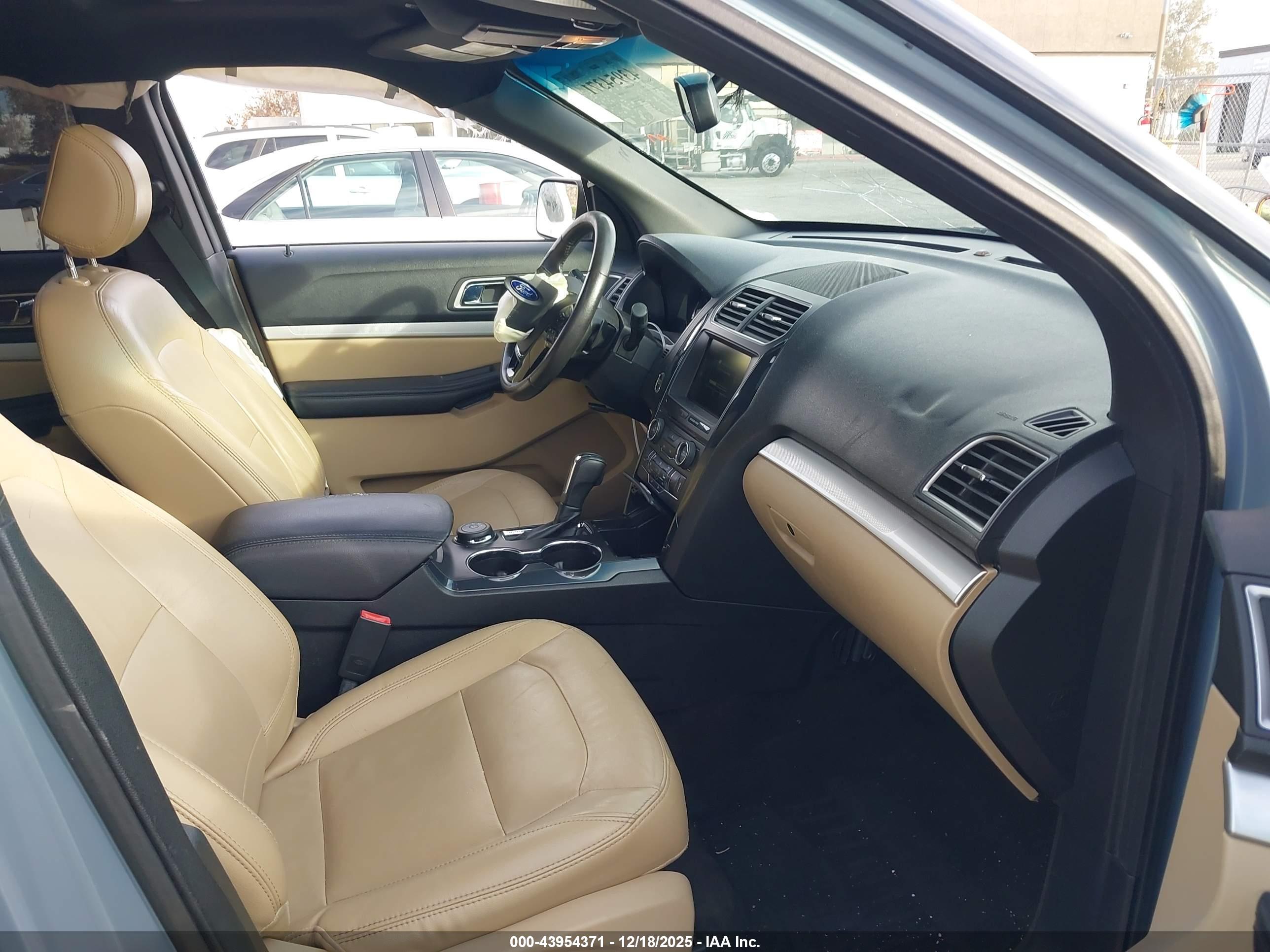 FORD EXPLORER image 5