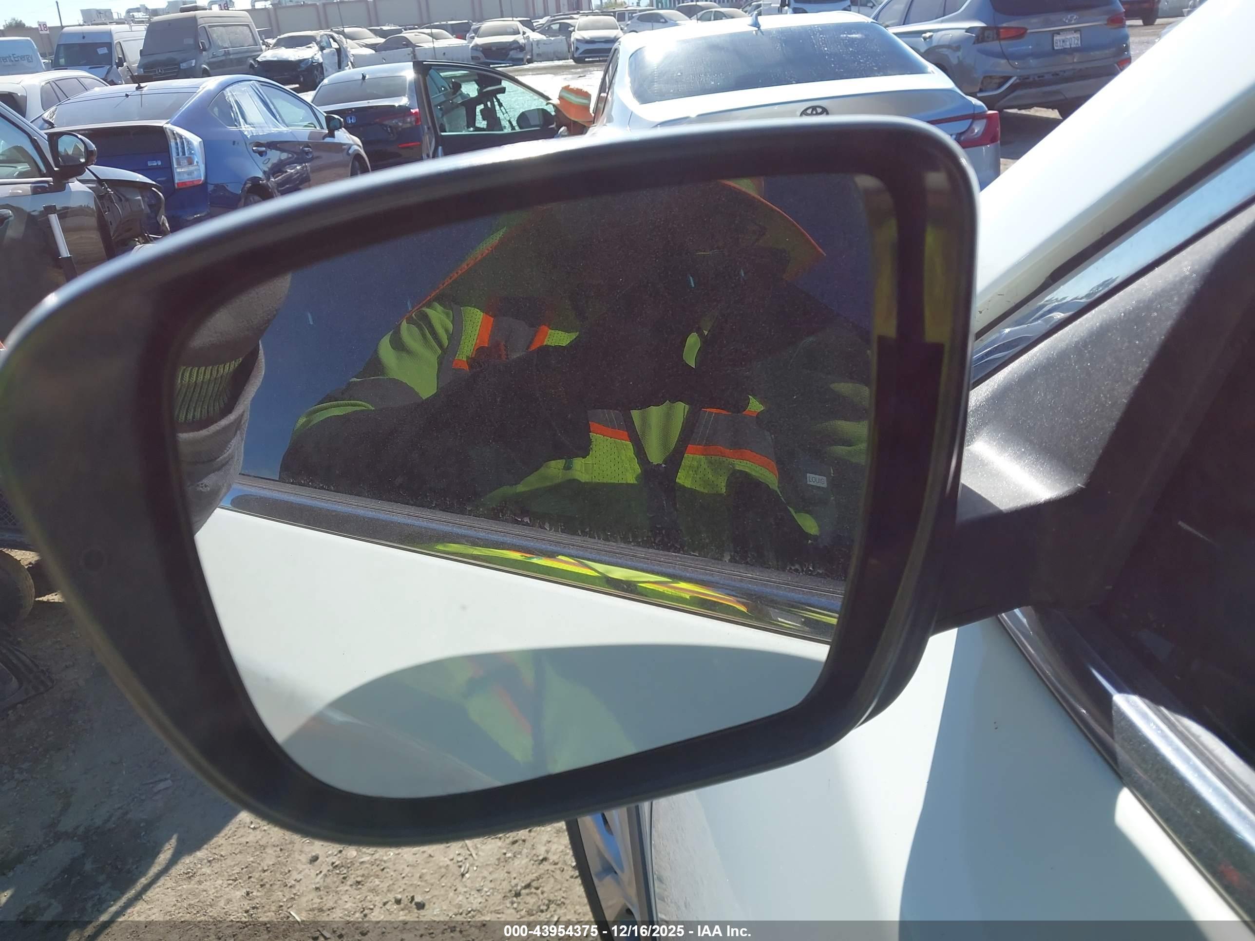 NISSAN ROGUE image 9