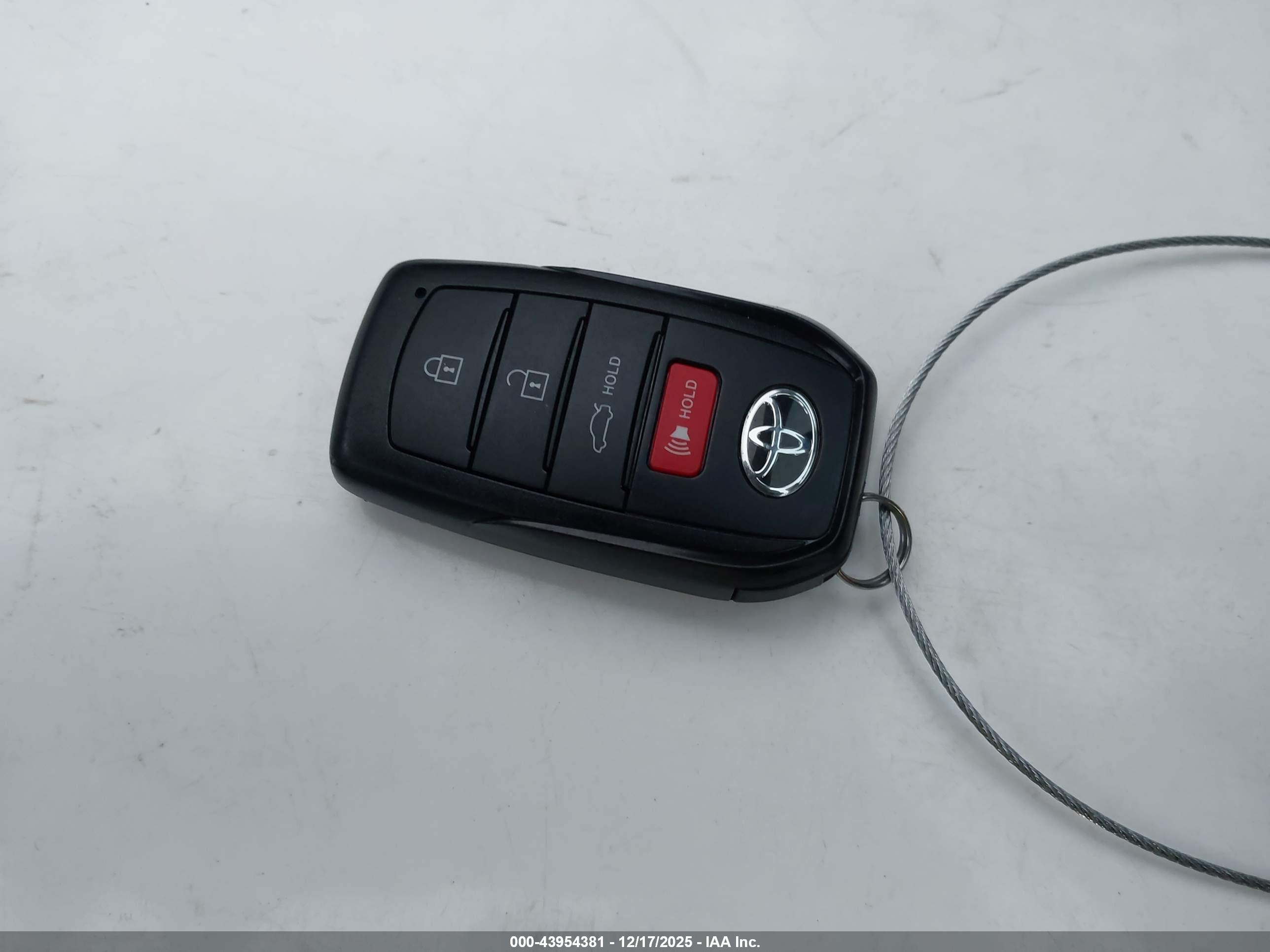TOYOTA CAMRY image 11