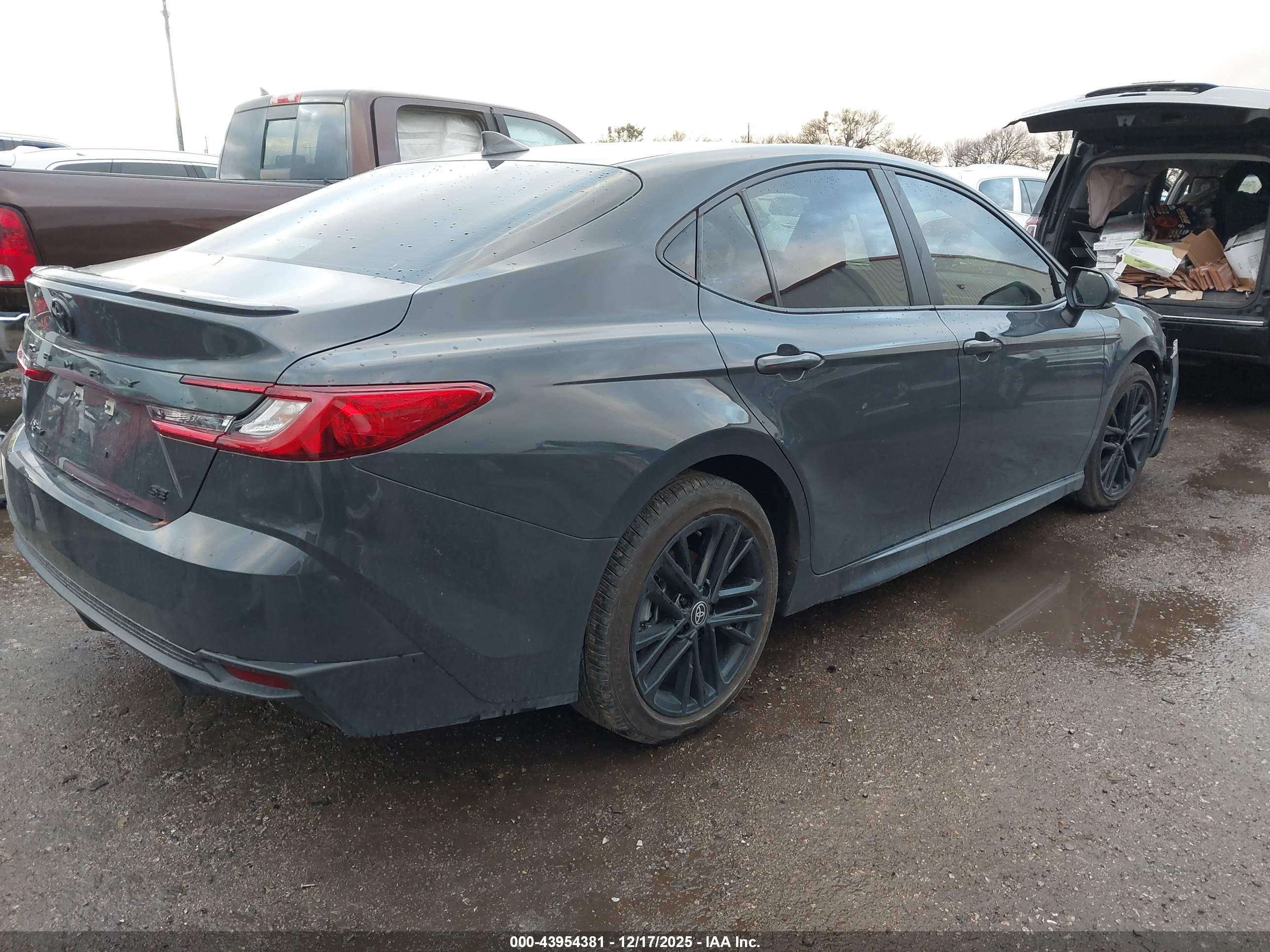 TOYOTA CAMRY image 4