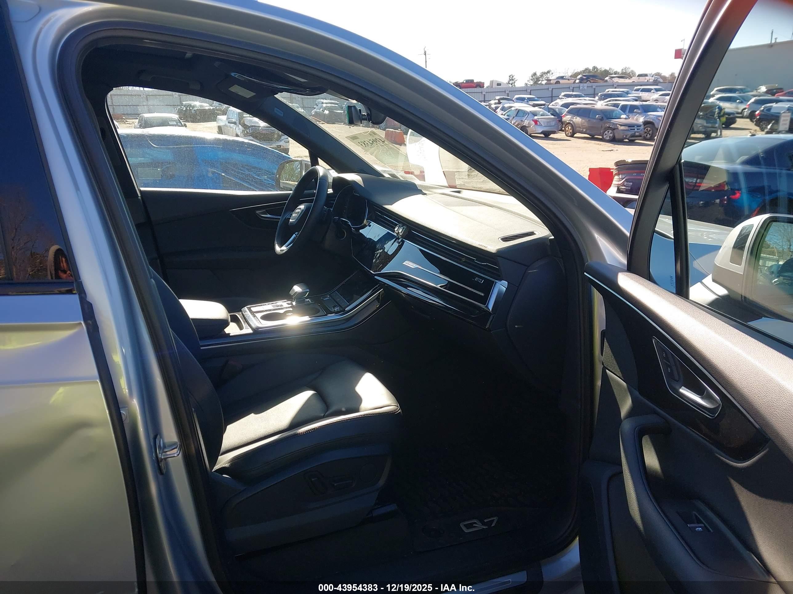 AUDI Q7 image 5