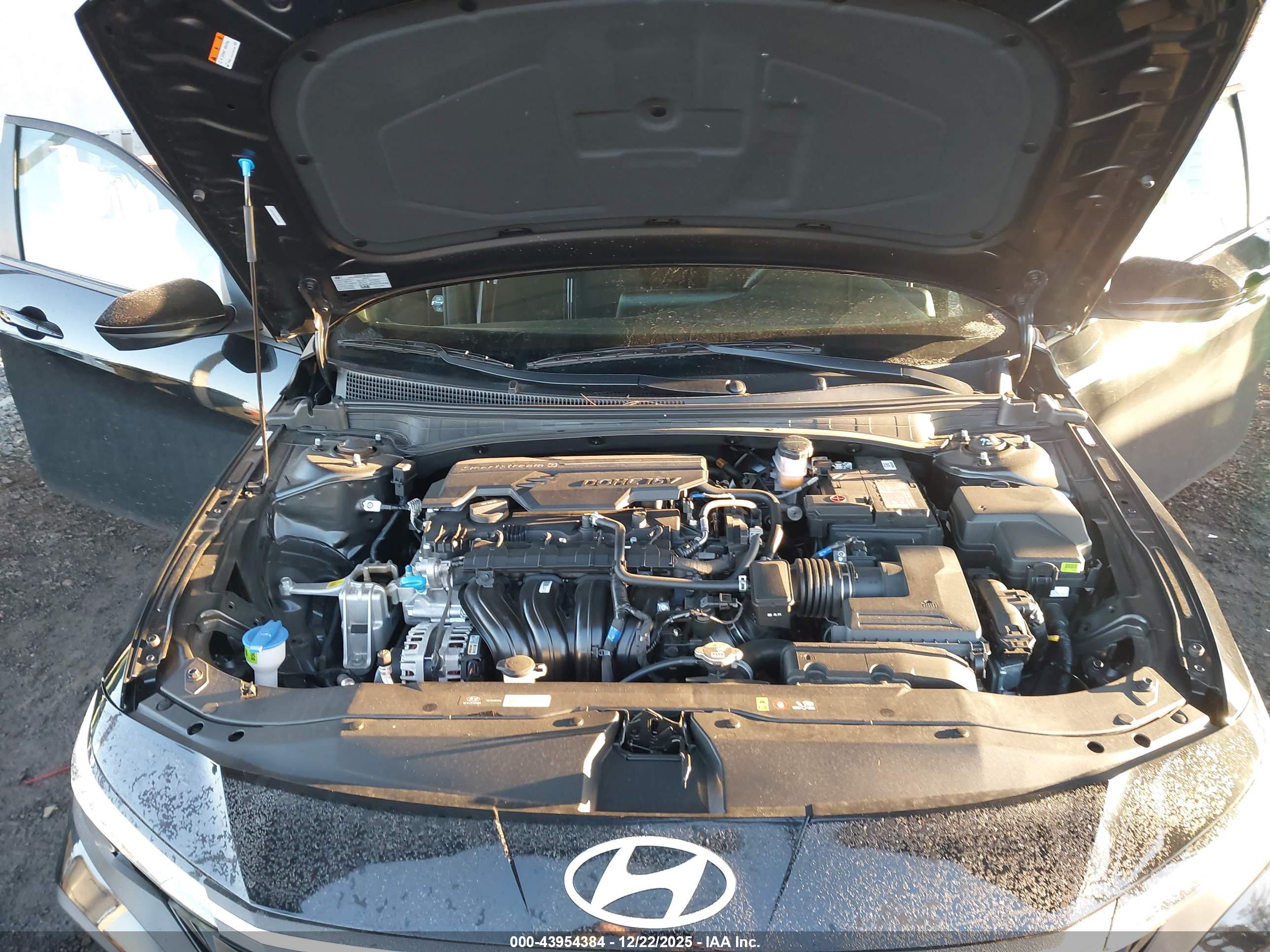 HYUNDAI ELANTRA image 10
