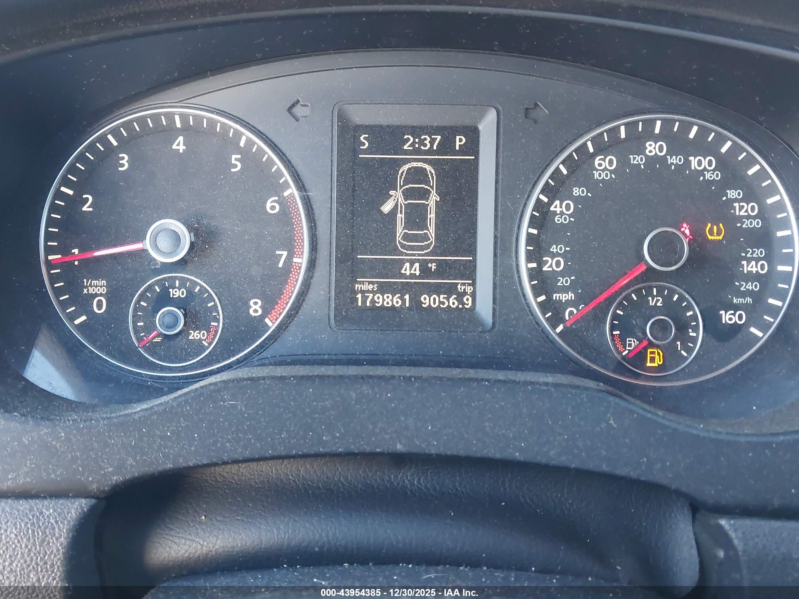 VOLKSWAGEN JETTA image 7