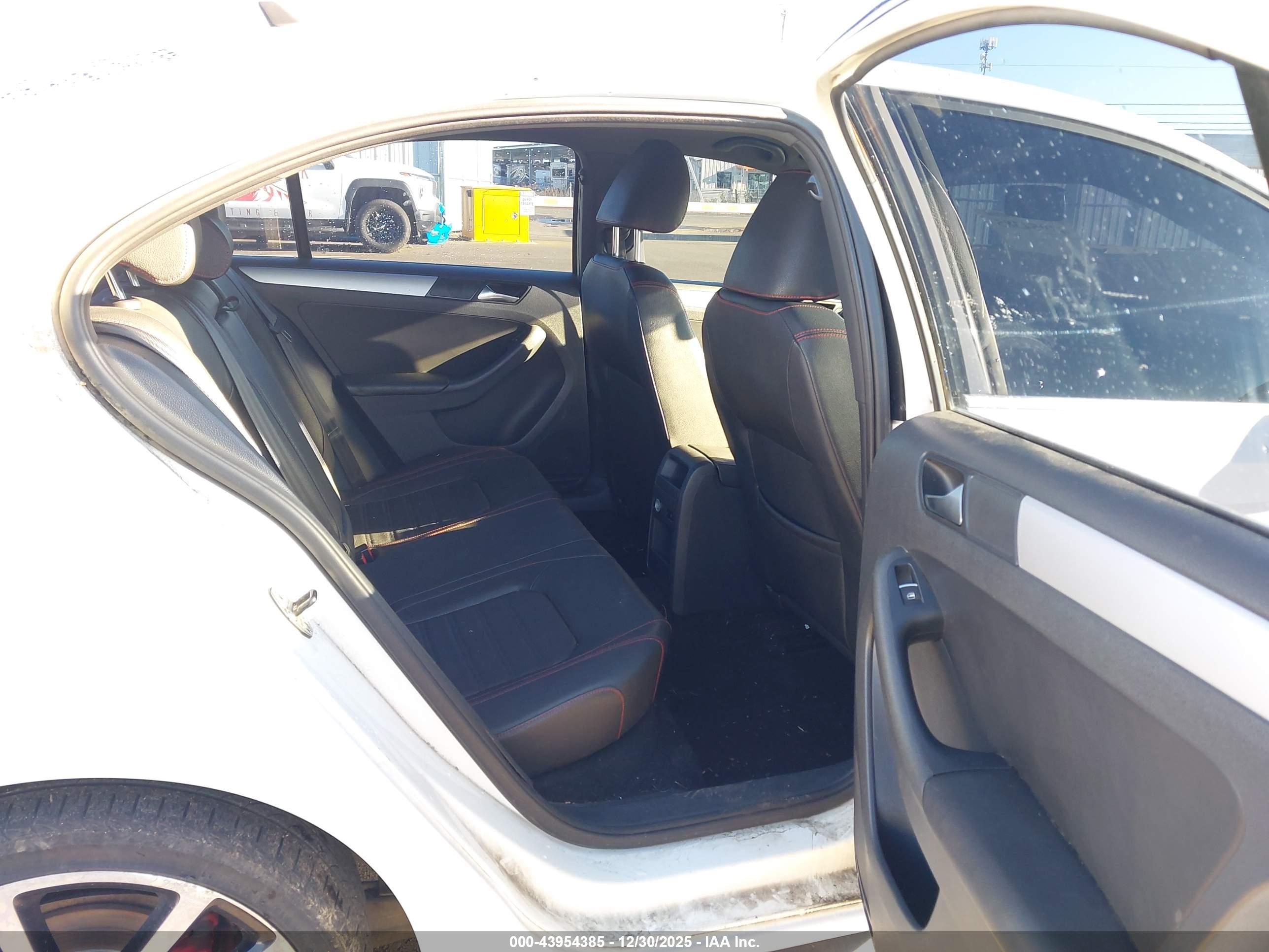 VOLKSWAGEN JETTA image 8