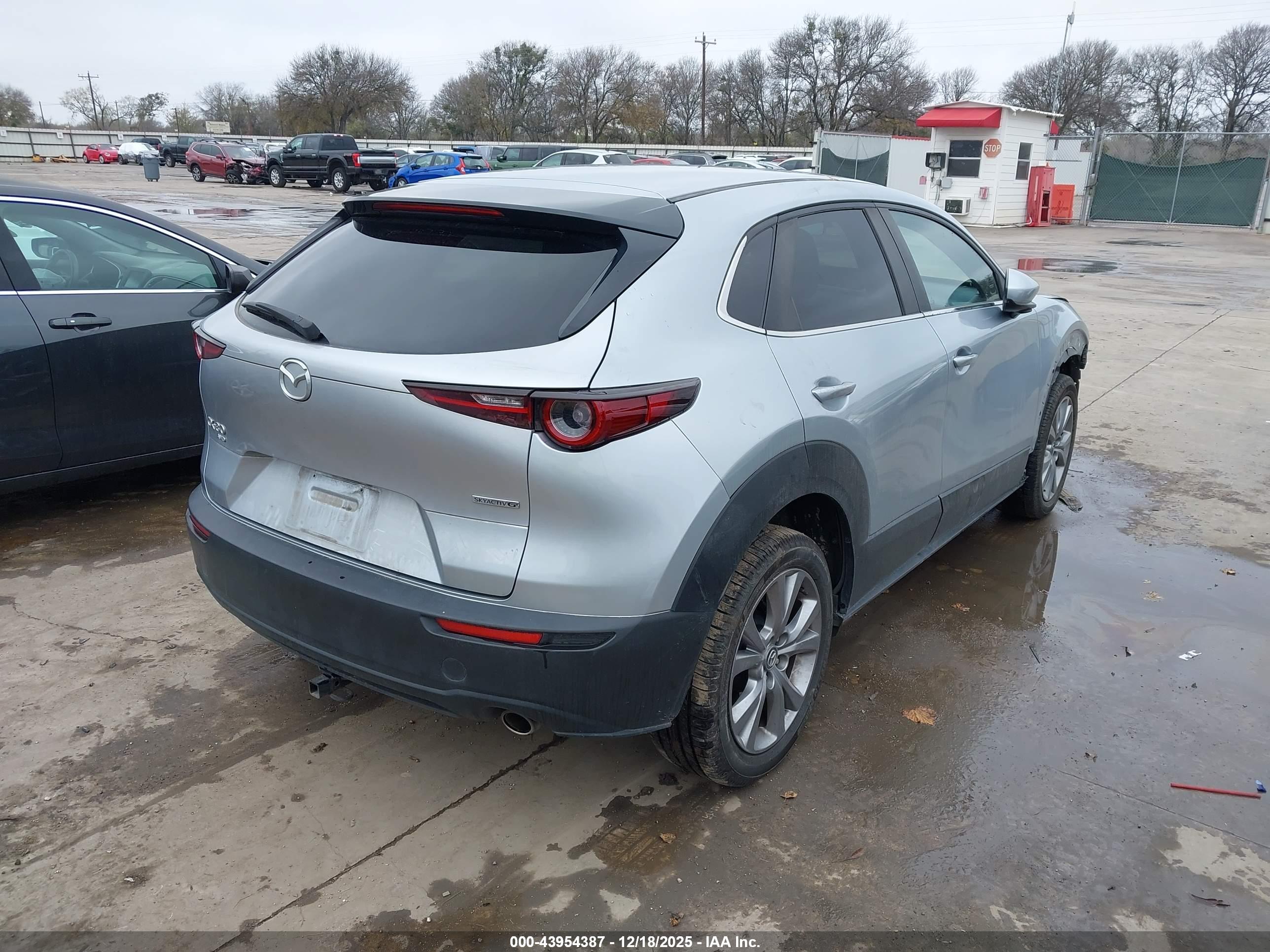 MAZDA CX-30 image 4