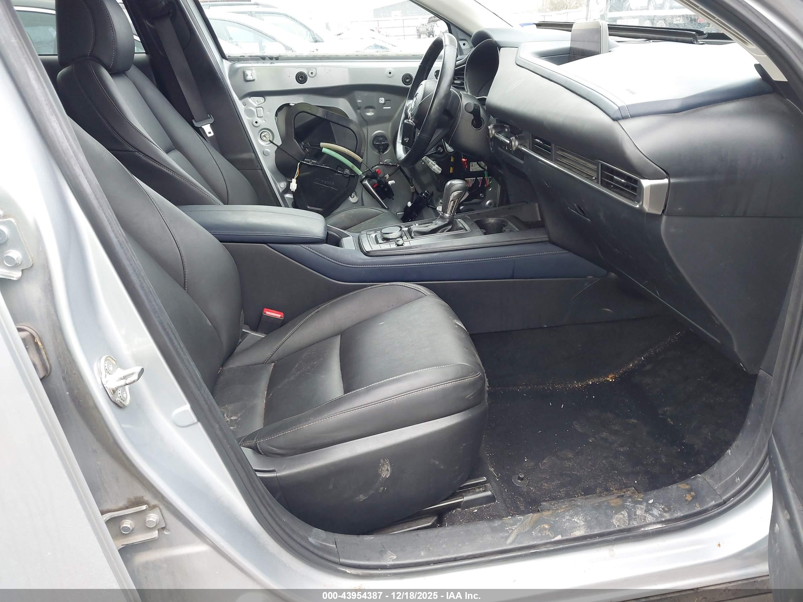 MAZDA CX-30 image 5