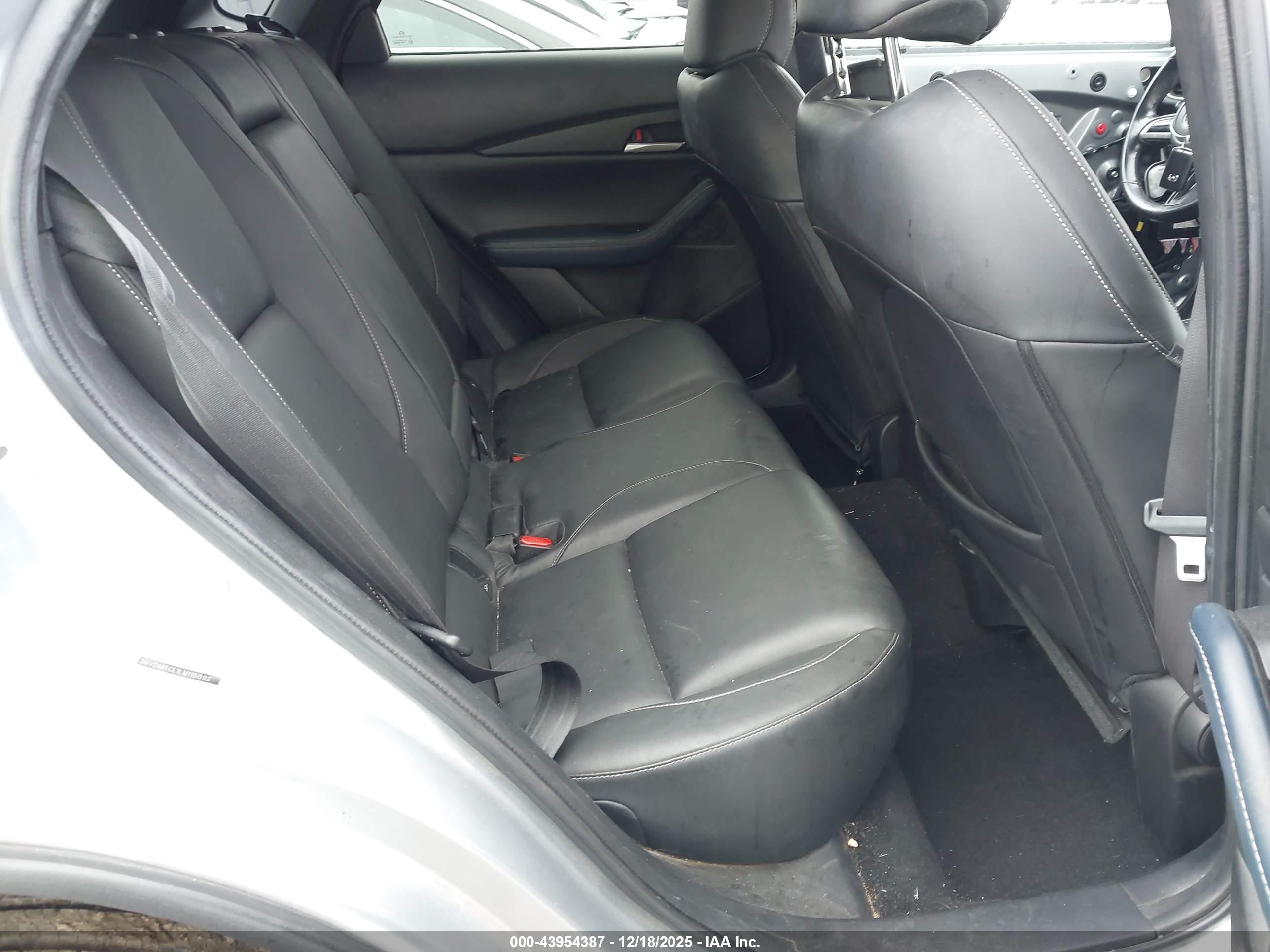 MAZDA CX-30 image 8