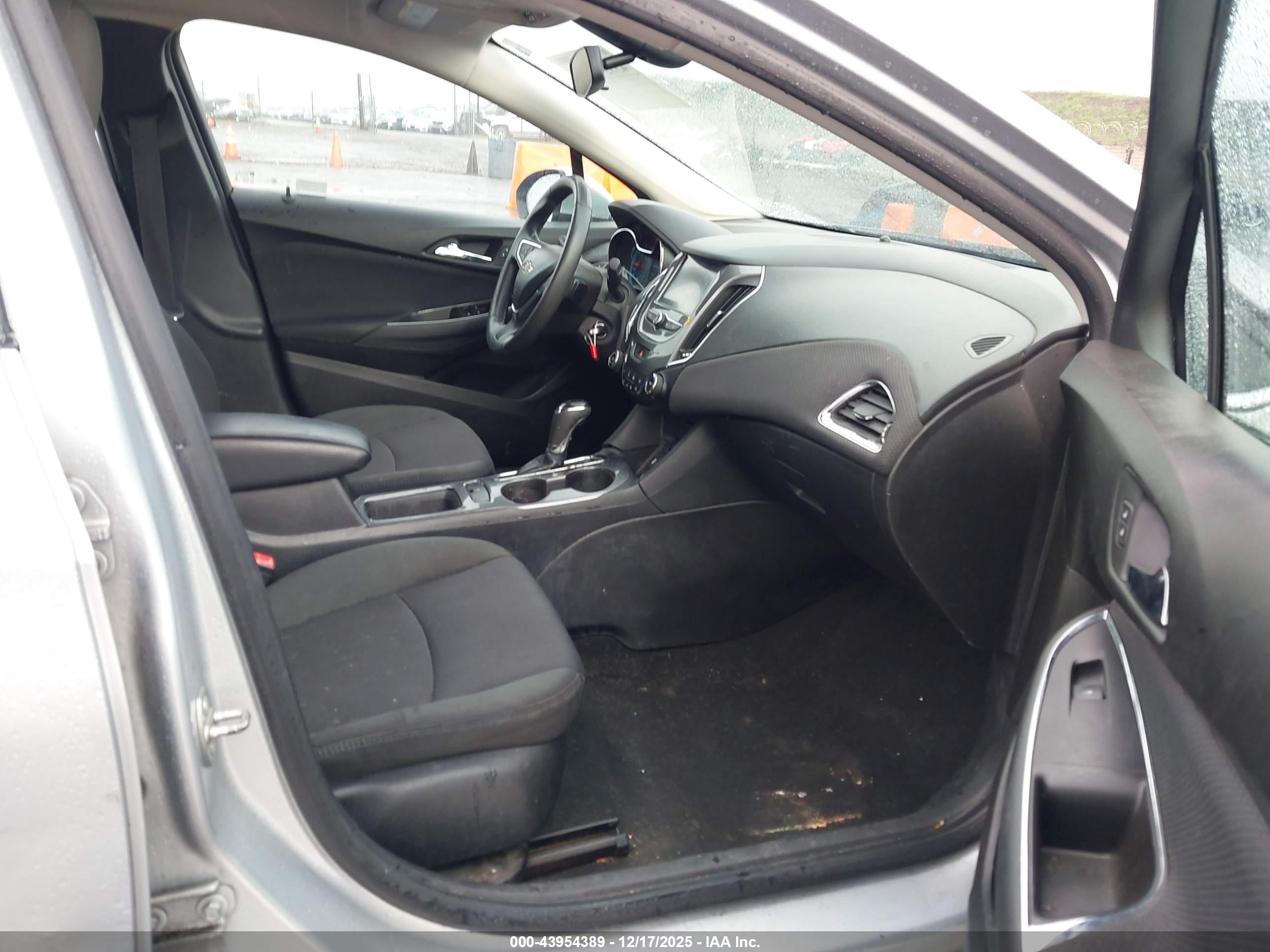 CHEVROLET CRUZE image 5