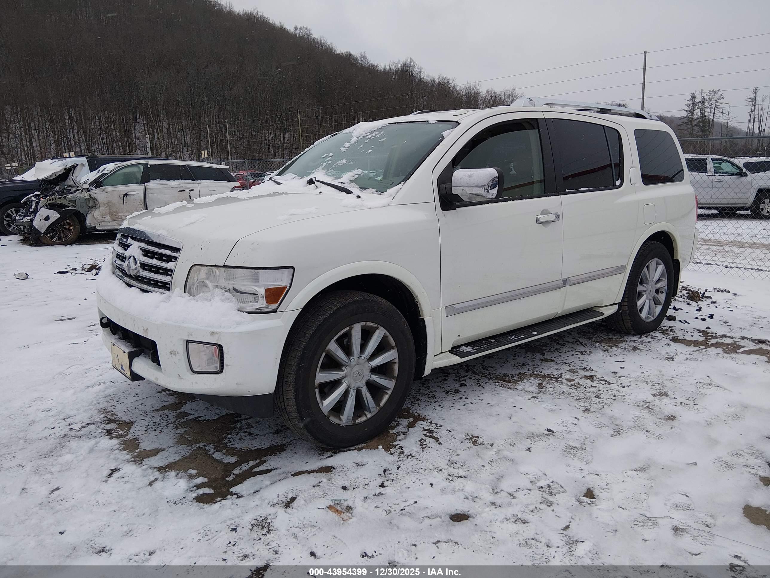 INFINITI QX56 image 2
