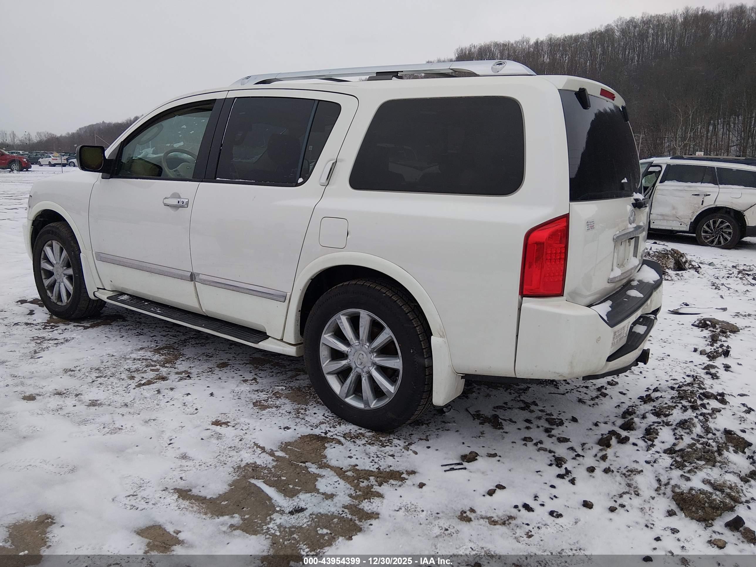 INFINITI QX56 image 3