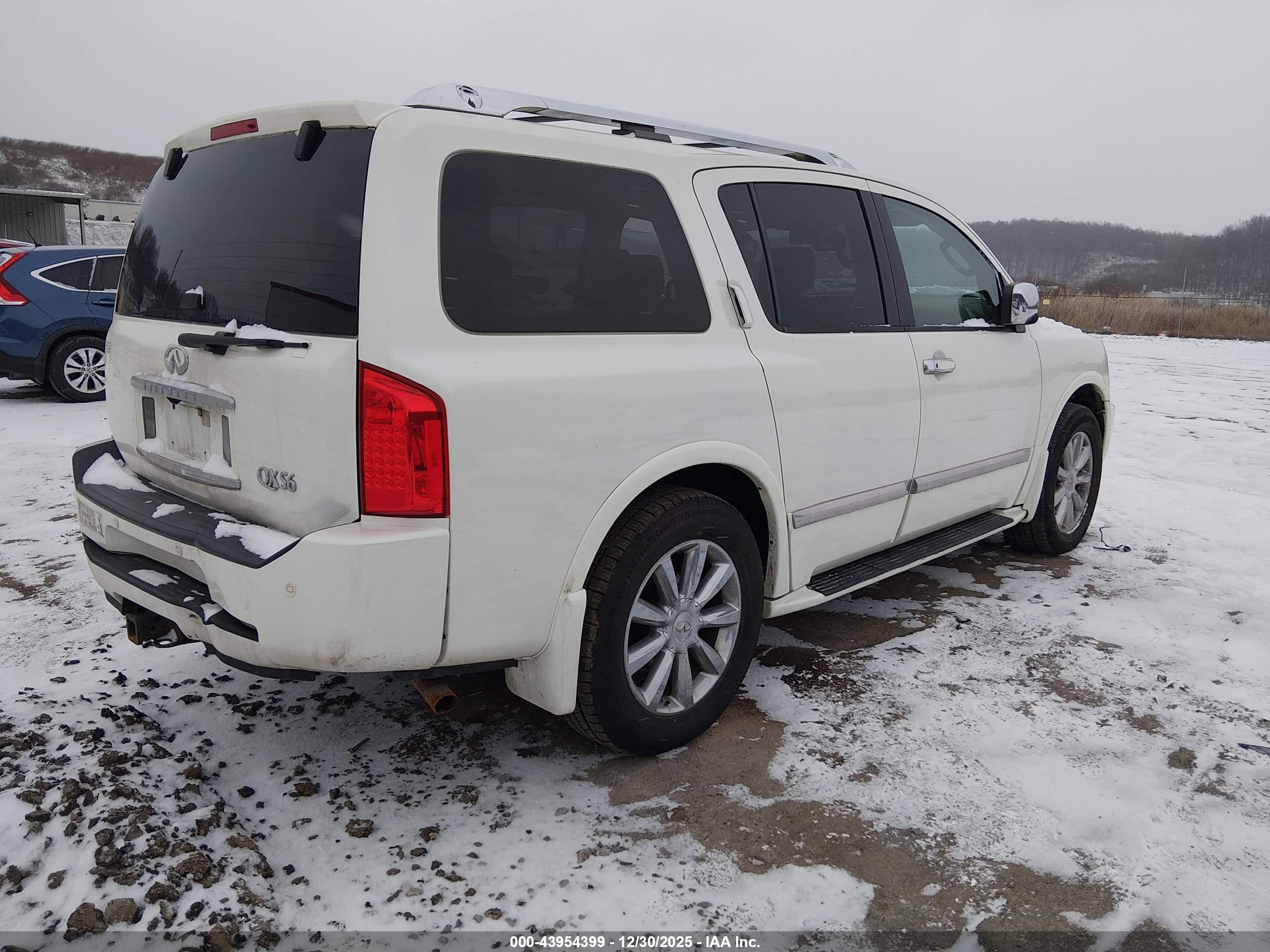 INFINITI QX56 image 4