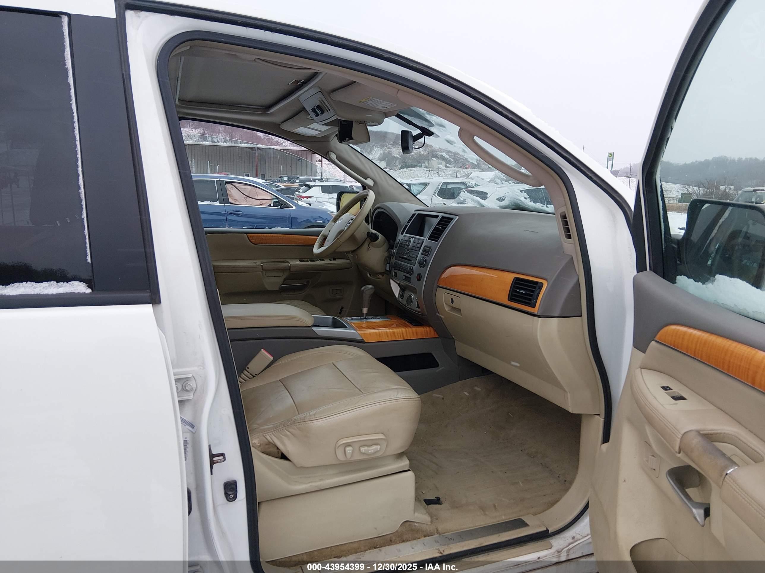 INFINITI QX56 image 5