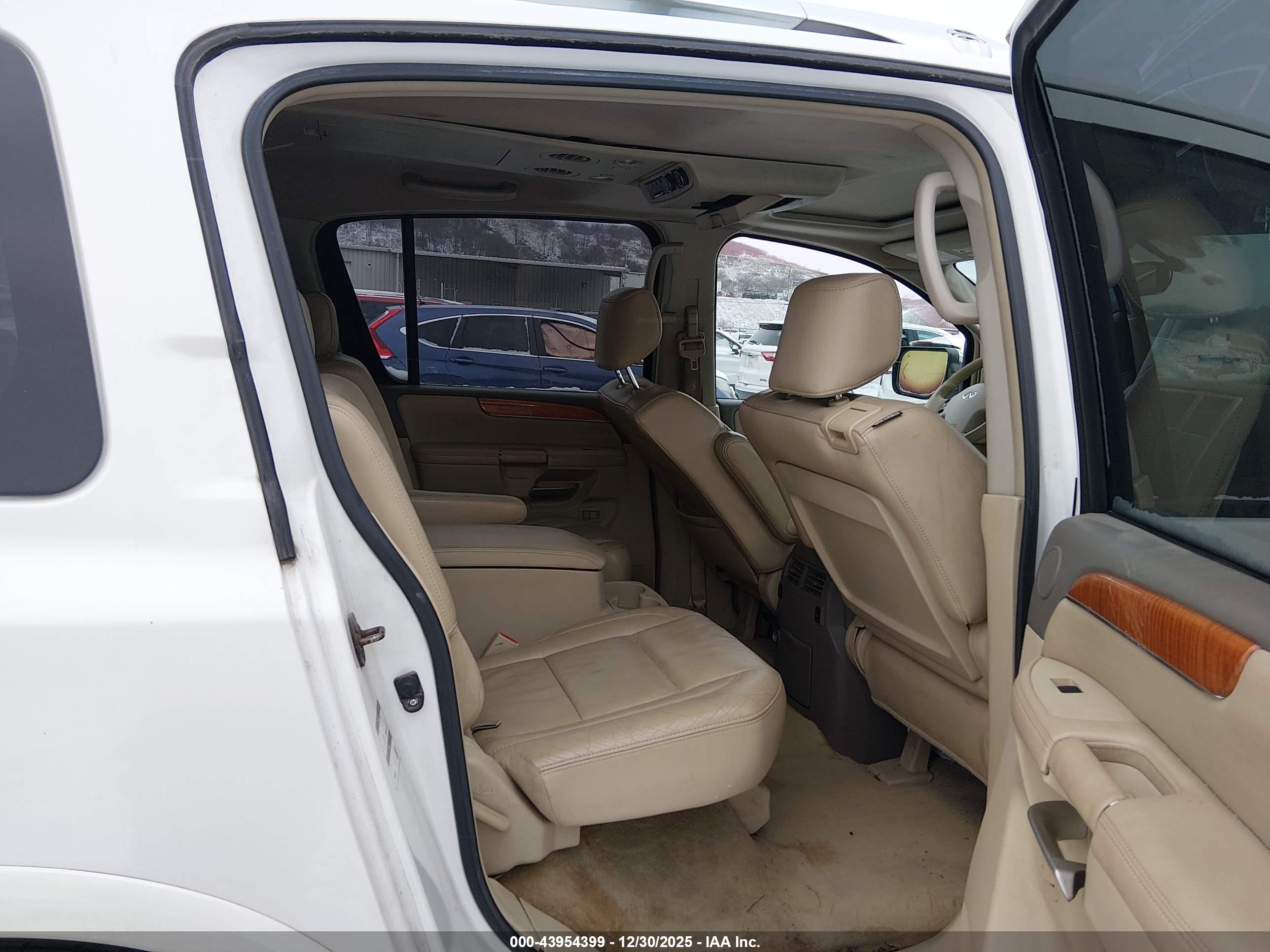 INFINITI QX56 image 8