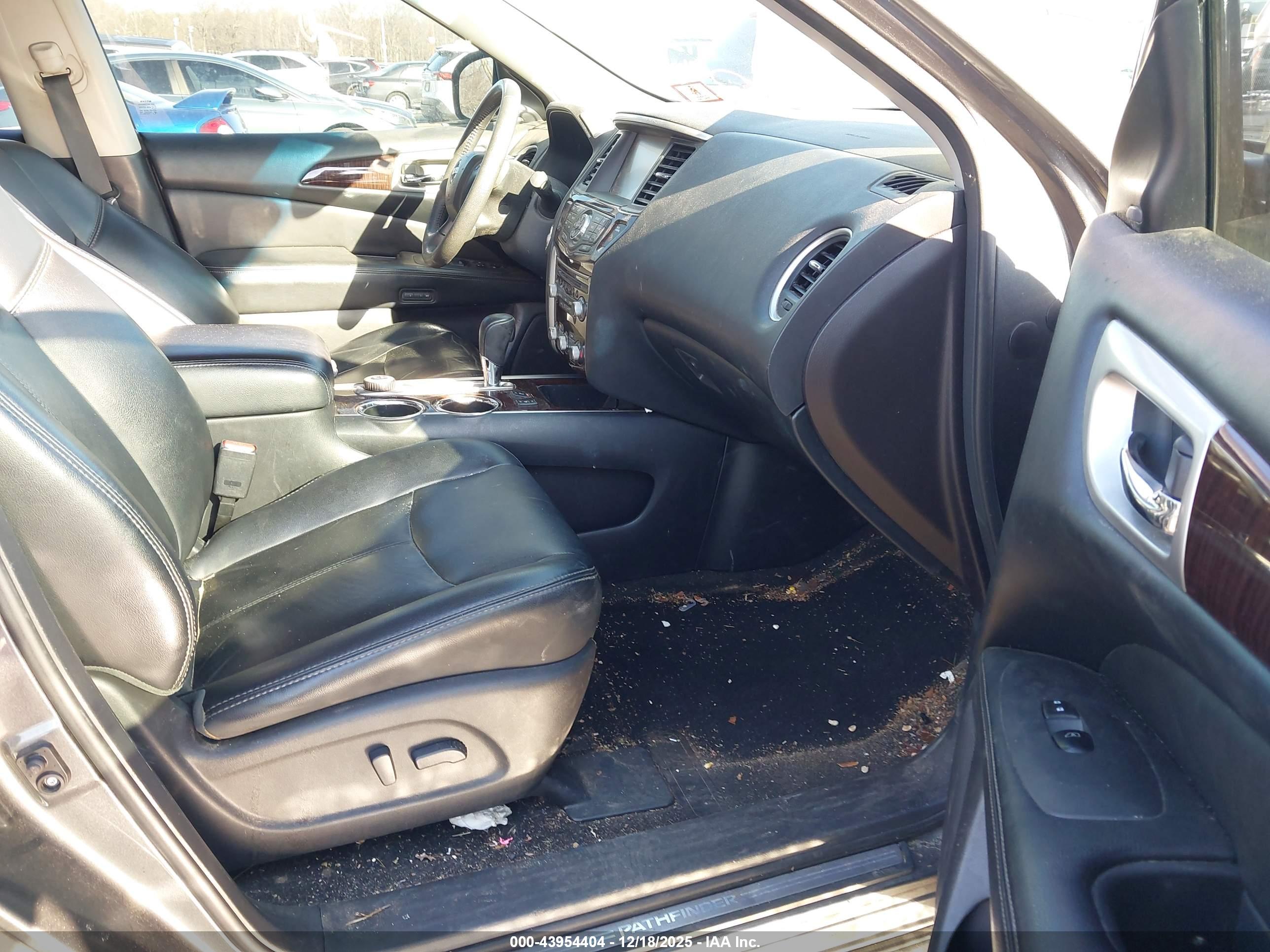 NISSAN PATHFINDER image 5