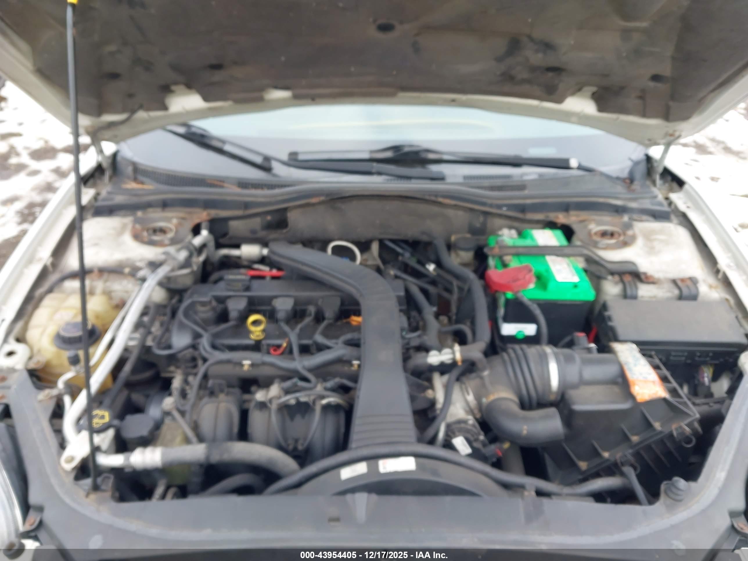 FORD FUSION image 10