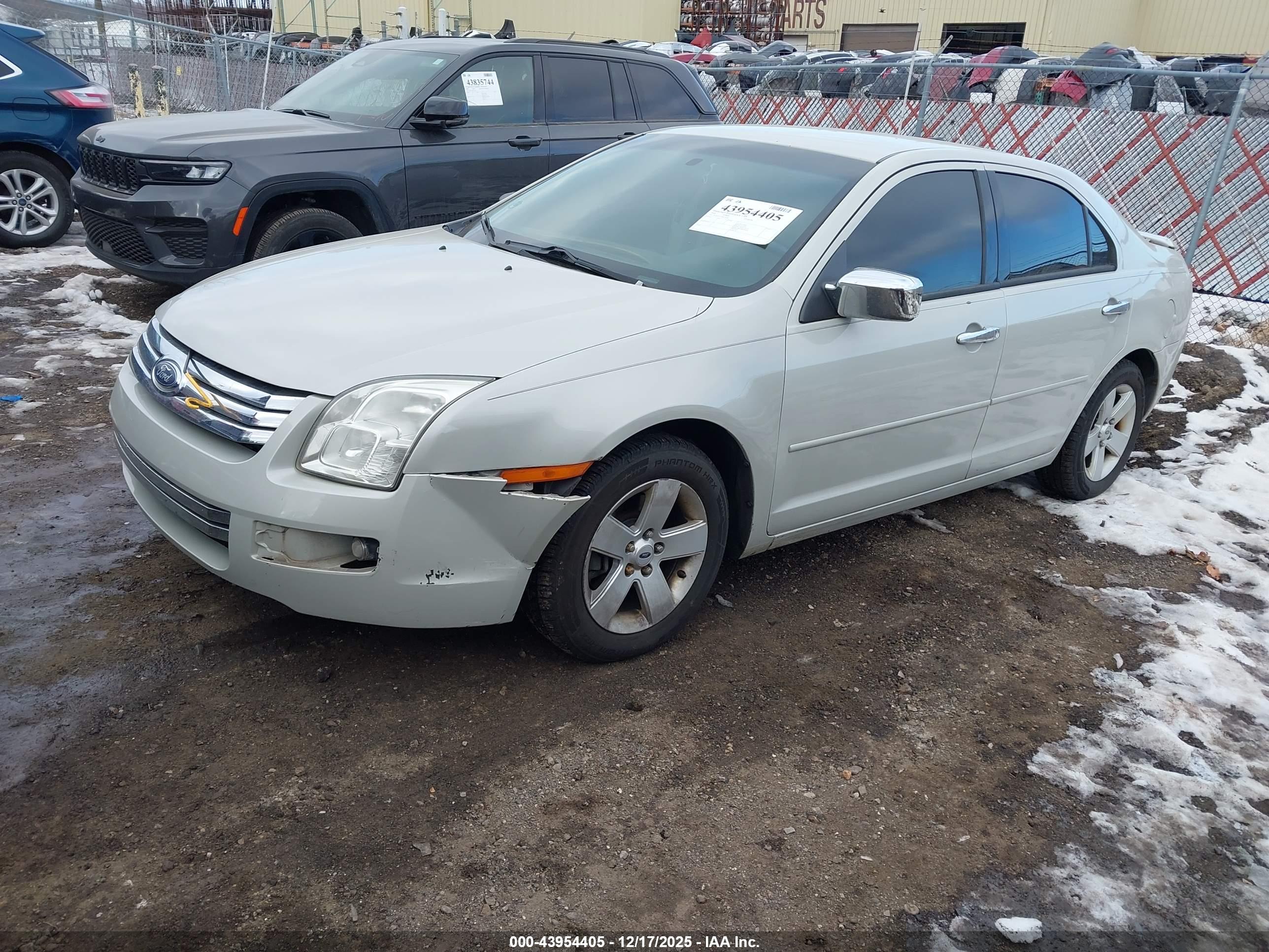 FORD FUSION image 2