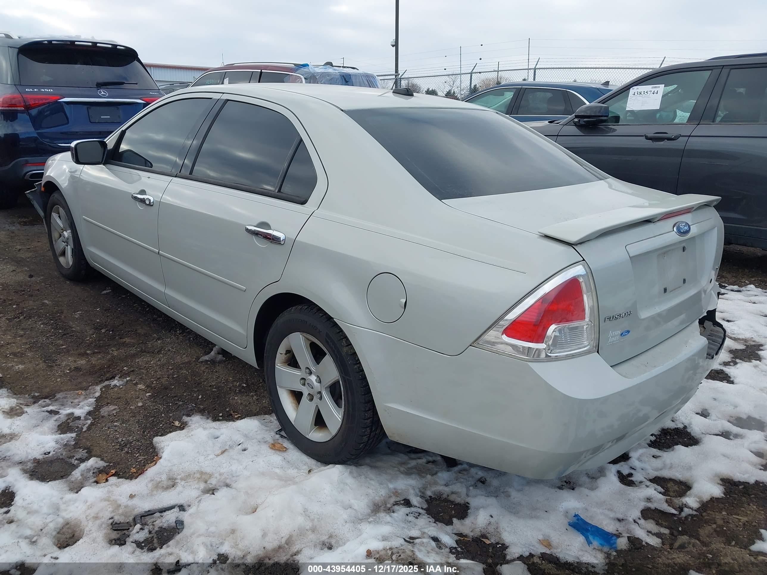 FORD FUSION image 3