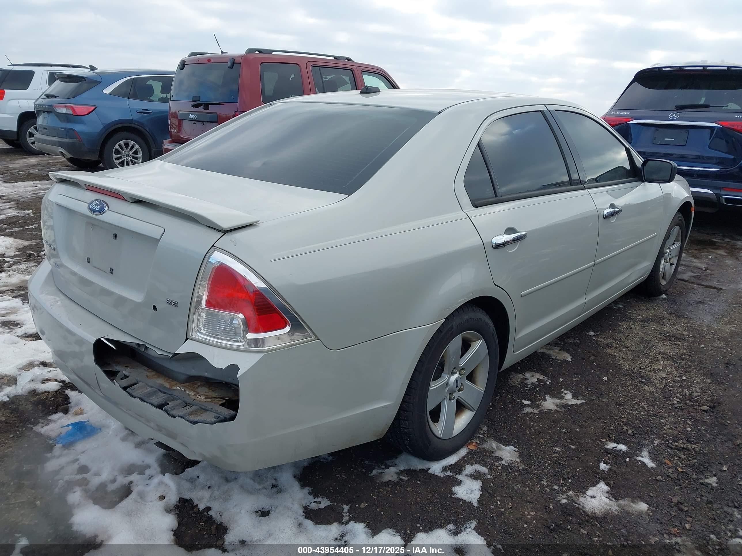 FORD FUSION image 4