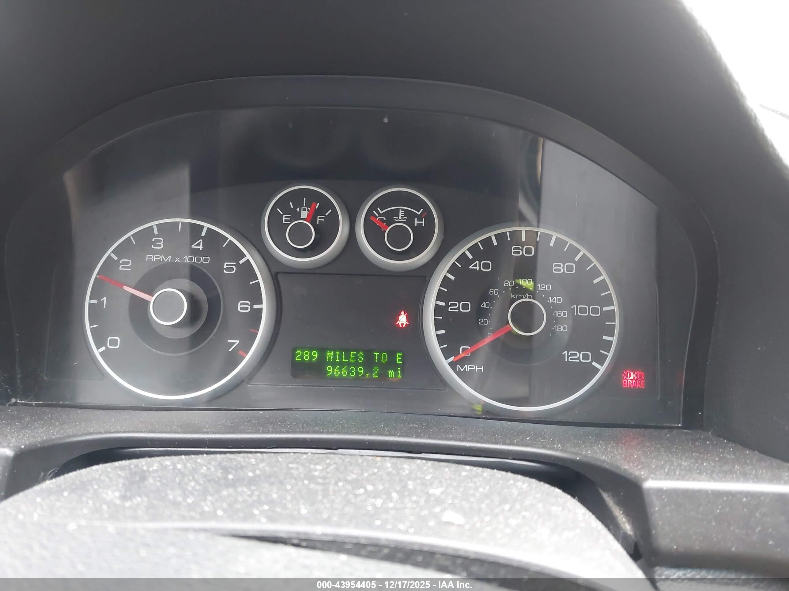 FORD FUSION image 7