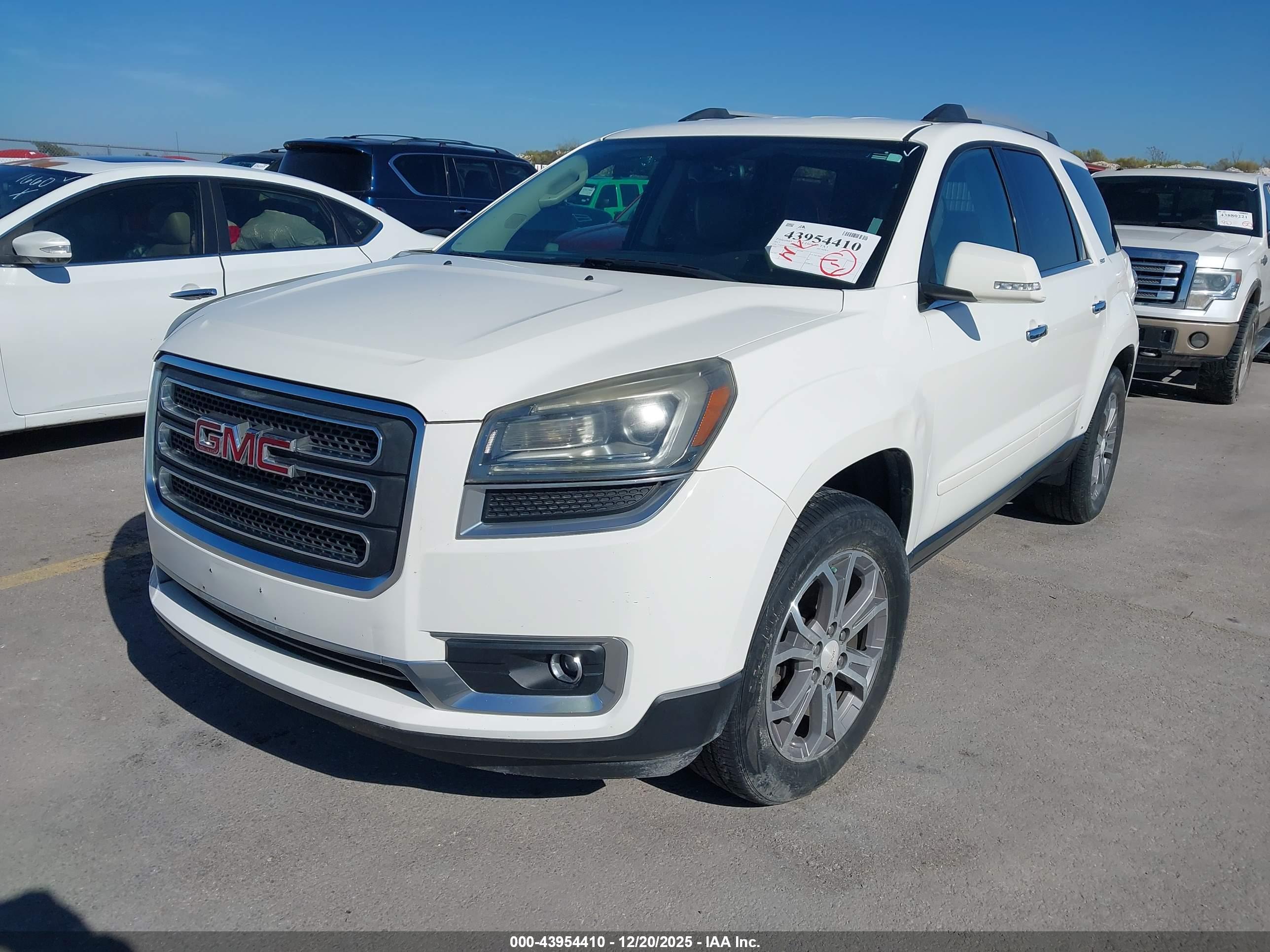 GMC ACADIA image 2