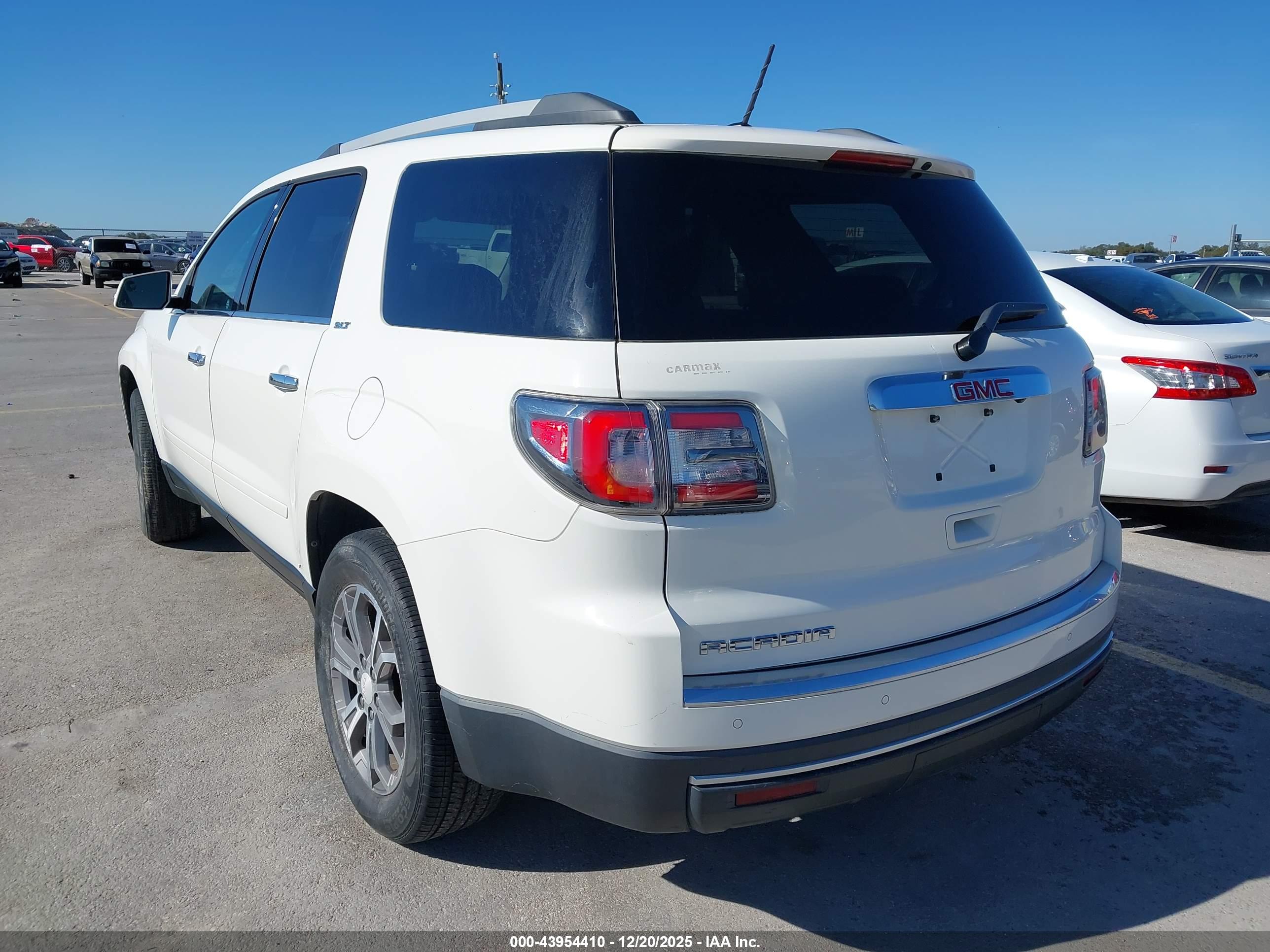 GMC ACADIA image 3