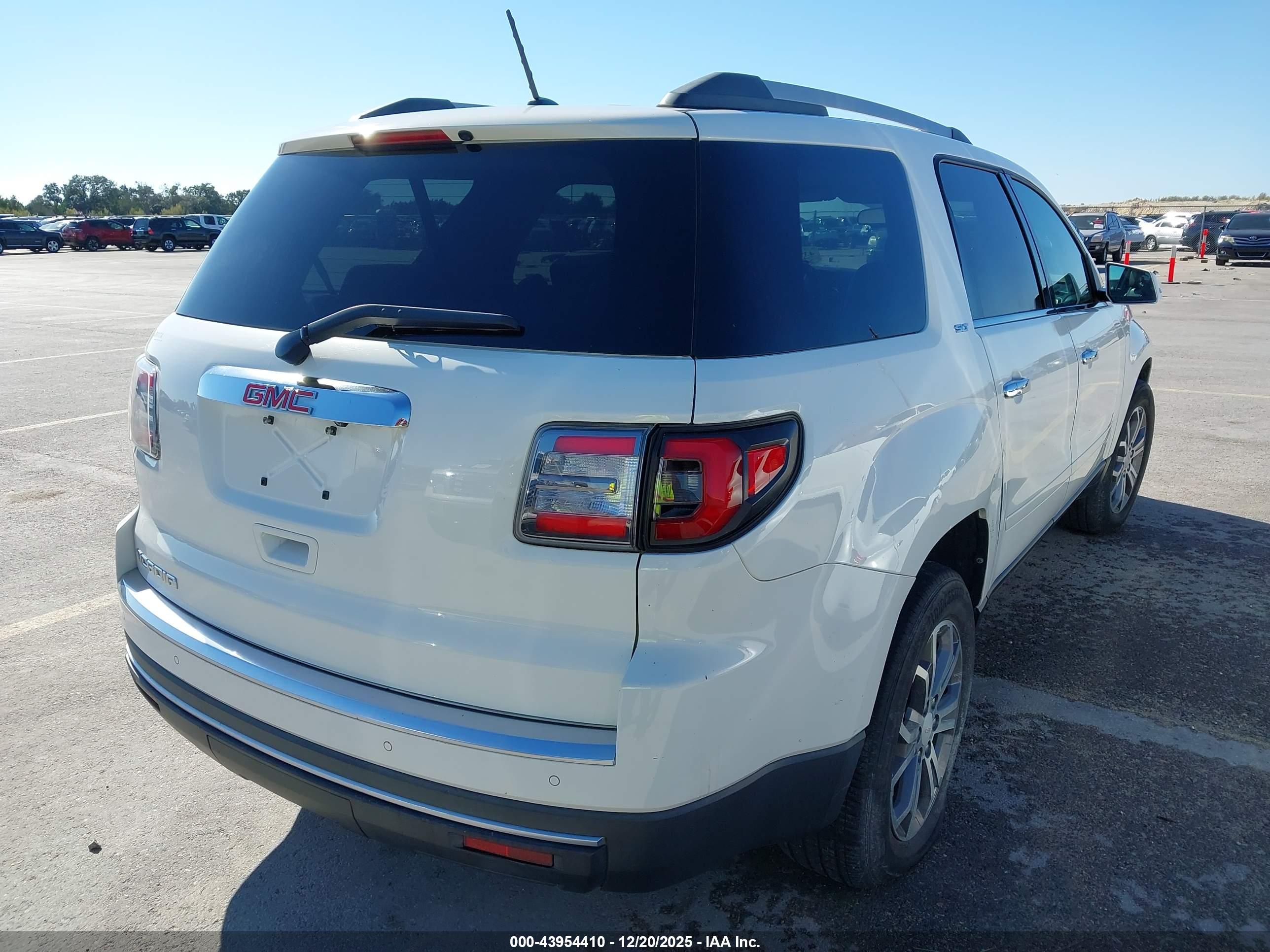 GMC ACADIA image 4