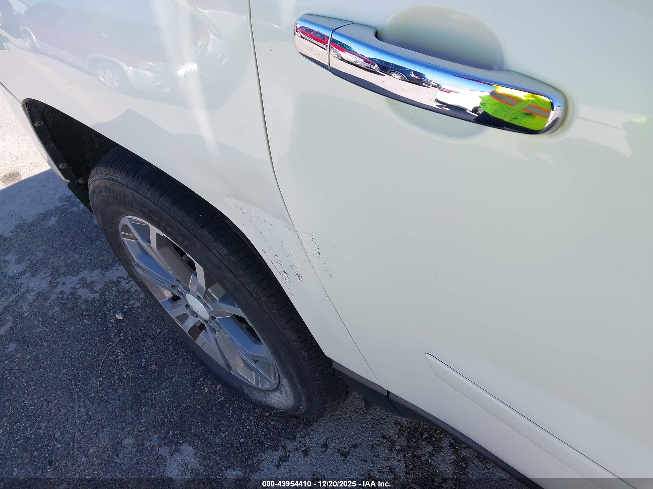 GMC ACADIA image 6