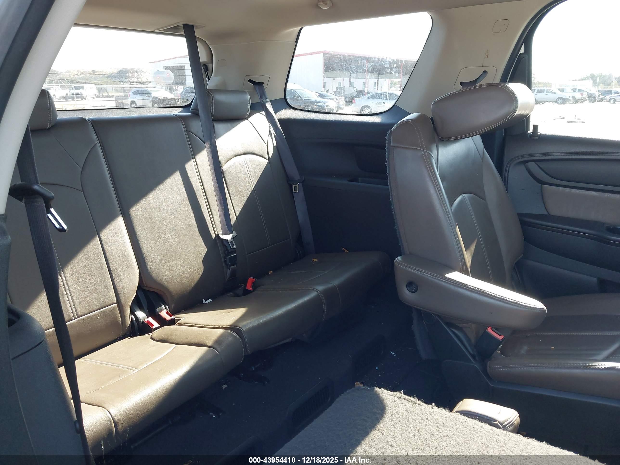 GMC ACADIA image 8