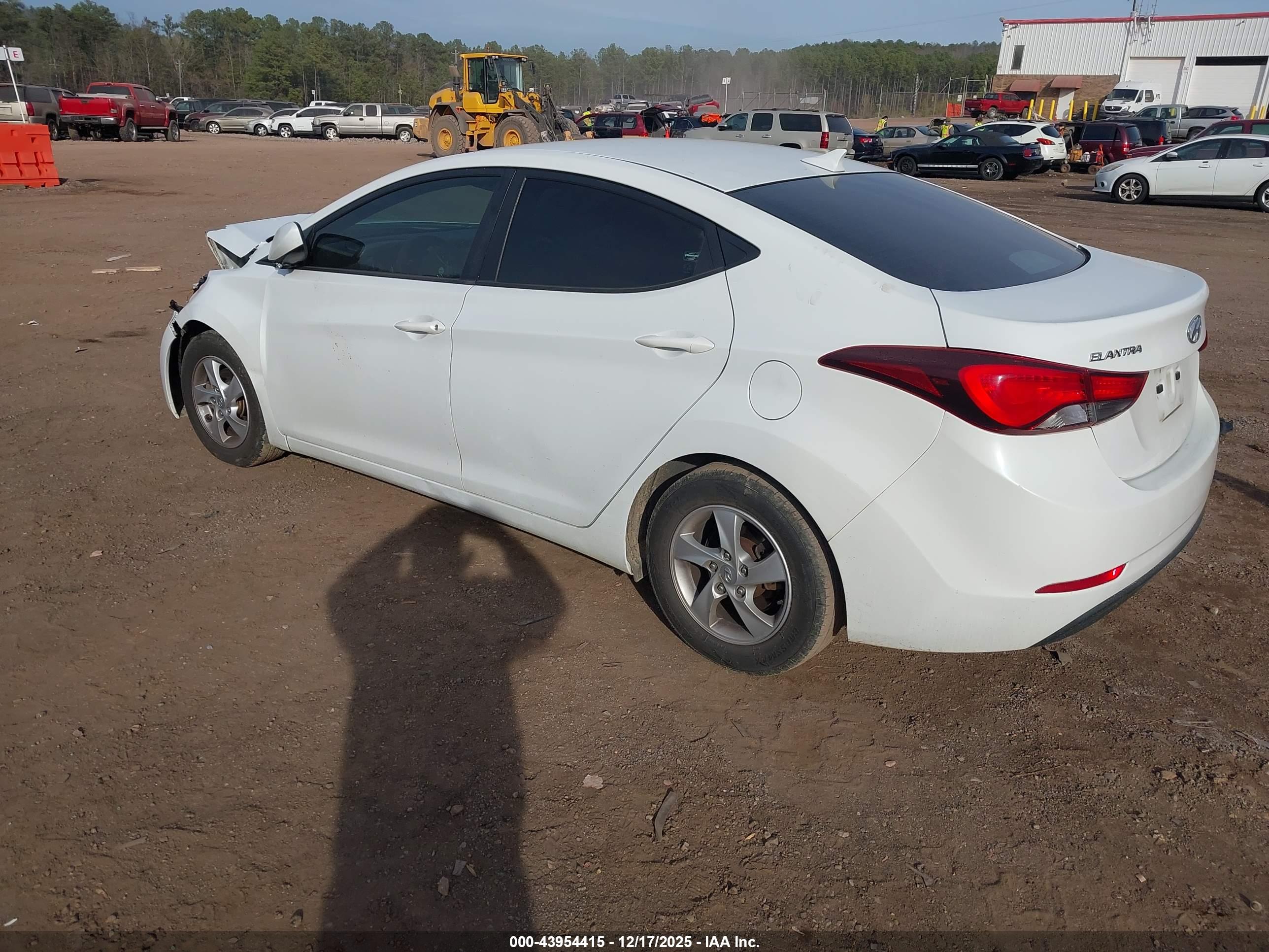 HYUNDAI ELANTRA image 3