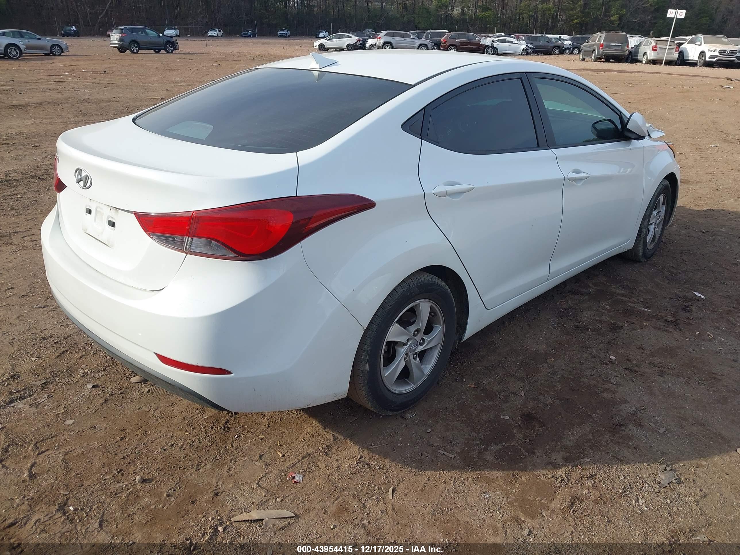 HYUNDAI ELANTRA image 4