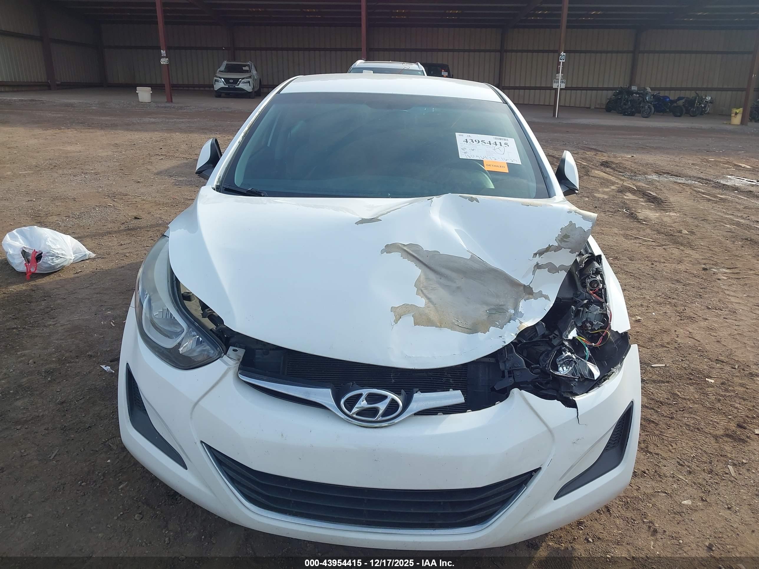 HYUNDAI ELANTRA image 6