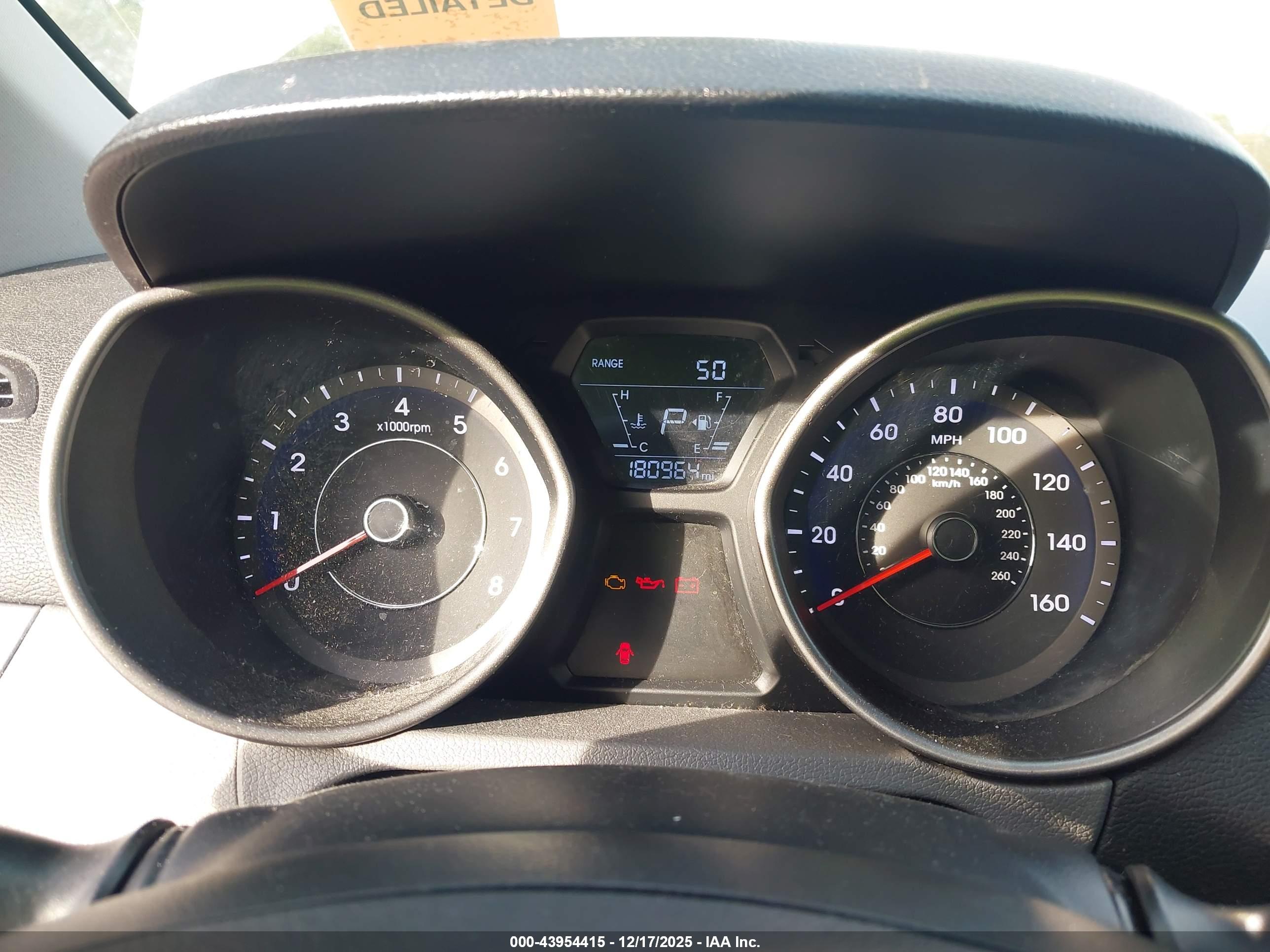 HYUNDAI ELANTRA image 7